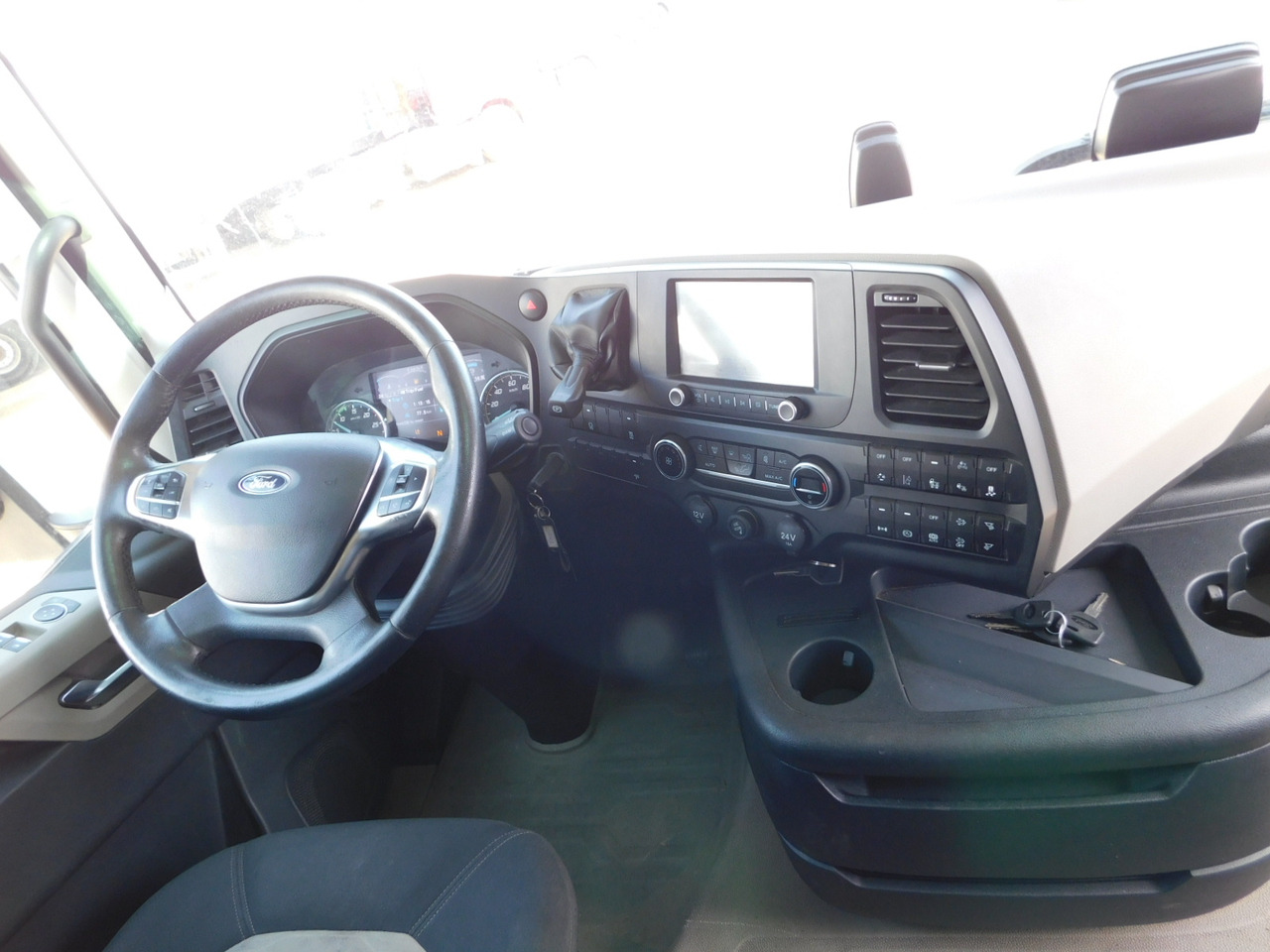 Vetopöytäauto Ford F max chk1: kuva Vetopöytäauto Ford F max chk1