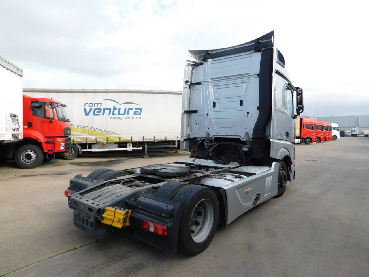 Mercedes Actros - Vetopöytäauto: kuva Mercedes Actros - Vetopöytäauto Mercedes Actros - Vetopöytäauto: kuva Mercedes Actros - Vetopöytäauto