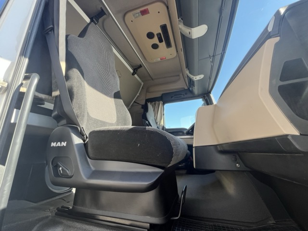 MAN TGX 18.460 4x2 BLS mit Kipphydraulik Euro6 Klima - Vetopöytäauto: kuva MAN TGX 18.460 4x2 BLS mit Kipphydraulik Euro6 Klima - Vetopöytäauto MAN TGX 18.460 4x2 BLS mit Kipphydraulik Euro6 Klima - Vetopöytäauto: kuva MAN TGX 18.460 4x2 BLS mit Kipphydraulik Euro6 Klima - Vetopöytäauto