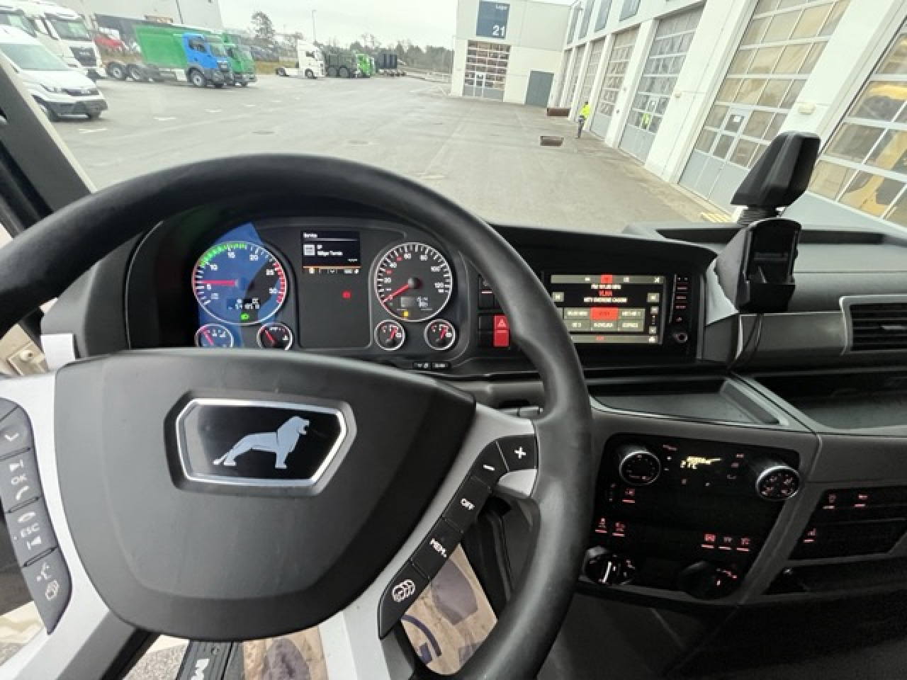 MAN TGX 18.460 4x4H BLS Euro6 Klima Luftfeder ZV - Vetopöytäauto: kuva MAN TGX 18.460 4x4H BLS Euro6 Klima Luftfeder ZV - Vetopöytäauto MAN TGX 18.460 4x4H BLS Euro6 Klima Luftfeder ZV - Vetopöytäauto: kuva MAN TGX 18.460 4x4H BLS Euro6 Klima Luftfeder ZV - Vetopöytäauto