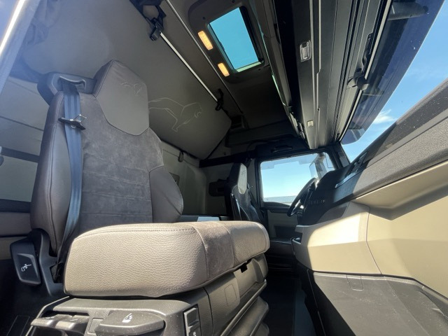 Vetopöytäauto MAN TGX 18.510 4x2 BL-SA Euro6 Intarder Klima: kuva Vetopöytäauto MAN TGX 18.510 4x2 BL-SA Euro6 Intarder Klima