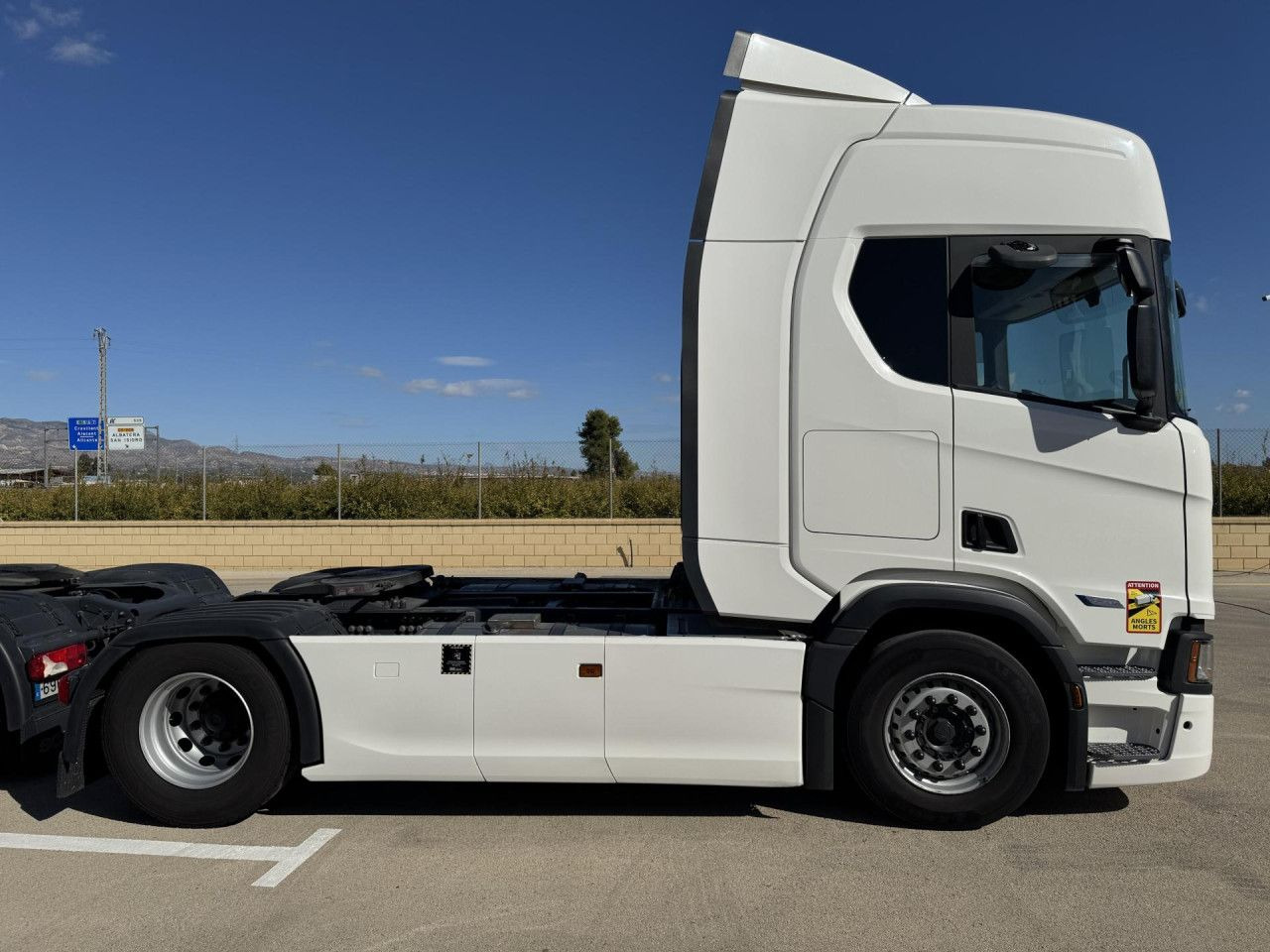 Scania R 460 - Vetopöytäauto: kuva Scania R 460 - Vetopöytäauto Scania R 460 - Vetopöytäauto: kuva Scania R 460 - Vetopöytäauto