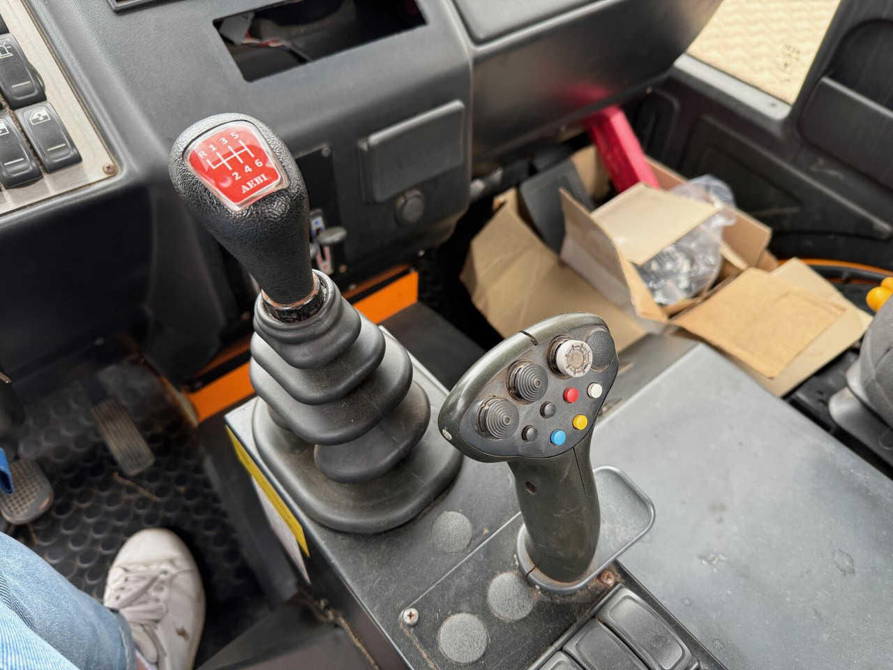 AEBI Schmidt MT750 4x4 AEBI Schmidt MT750 4x4, City-Abroller, Winterdienstausstattung, 2x AHK - Koukkulava kuorma-auto: kuva  AEBI Schmidt MT750 4x4 AEBI Schmidt MT750 4x4, City-Abroller, Winterdienstausstattung, 2x AHK - Koukkulava kuorma-auto AEBI Schmidt MT750 4x4 AEBI Schmidt MT750 4x4, City-Abroller, Winterdienstausstattung, 2x AHK - Koukkulava kuorma-auto: kuva  AEBI Schmidt MT750 4x4 AEBI Schmidt MT750 4x4, City-Abroller, Winterdienstausstattung, 2x AHK - Koukkulava kuorma-auto