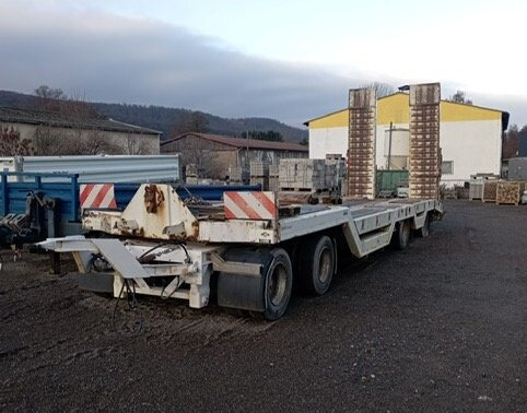 AT 400 AT 400, Verbr. auf 3m, Radmulden, hydr. Rampen - Apuvaunu perävaunu: kuva AT 400 AT 400, Verbr. auf 3m, Radmulden, hydr. Rampen - Apuvaunu perävaunu AT 400 AT 400, Verbr. auf 3m, Radmulden, hydr. Rampen - Apuvaunu perävaunu: kuva AT 400 AT 400, Verbr. auf 3m, Radmulden, hydr. Rampen - Apuvaunu perävaunu