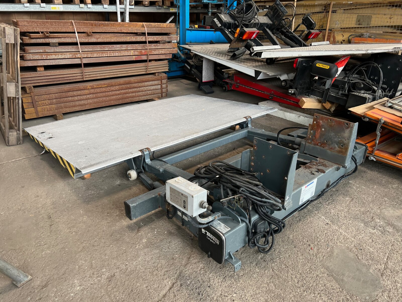 BC2000S4 Ladebordwand BC2000S4 Ladebordwand, Ex-Schweizer Armee - Takalaitanostin: kuva BC2000S4 Ladebordwand BC2000S4 Ladebordwand, Ex-Schweizer Armee - Takalaitanostin BC2000S4 Ladebordwand BC2000S4 Ladebordwand, Ex-Schweizer Armee - Takalaitanostin: kuva BC2000S4 Ladebordwand BC2000S4 Ladebordwand, Ex-Schweizer Armee - Takalaitanostin