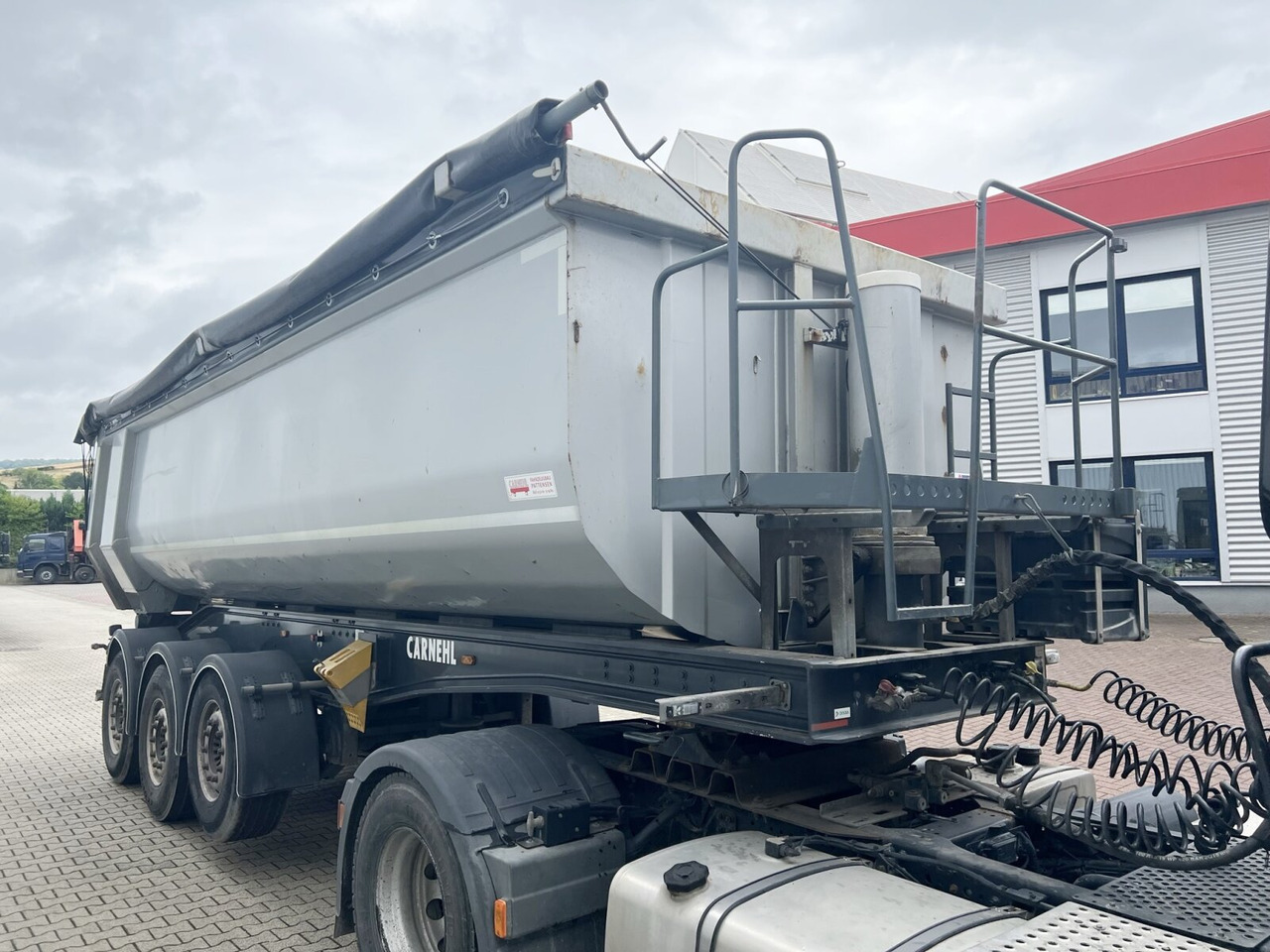 Carnehl CHKS/HH CHKS/HH, Stahlmulde ca. 26m³, 8x VORHANDEN, Liftachse - Kippiauto puoliperävaunu: kuva Carnehl CHKS/HH CHKS/HH, Stahlmulde ca. 26m³, 8x VORHANDEN, Liftachse - Kippiauto puoliperävaunu Carnehl CHKS/HH CHKS/HH, Stahlmulde ca. 26m³, 8x VORHANDEN, Liftachse - Kippiauto puoliperävaunu: kuva Carnehl CHKS/HH CHKS/HH, Stahlmulde ca. 26m³, 8x VORHANDEN, Liftachse - Kippiauto puoliperävaunu