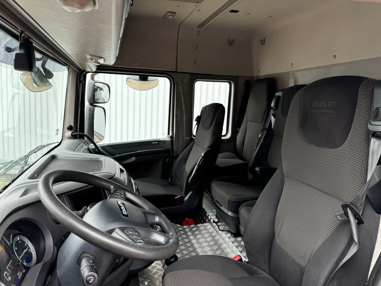 DAF XF 410 FA 4x2 XF 410 FA 4x2, Fahrschule, 2x AHK, 6 Sitze - Lava-kuorma-auto: kuva DAF XF 410 FA 4x2 XF 410 FA 4x2, Fahrschule, 2x AHK, 6 Sitze - Lava-kuorma-auto DAF XF 410 FA 4x2 XF 410 FA 4x2, Fahrschule, 2x AHK, 6 Sitze - Lava-kuorma-auto: kuva DAF XF 410 FA 4x2 XF 410 FA 4x2, Fahrschule, 2x AHK, 6 Sitze - Lava-kuorma-auto