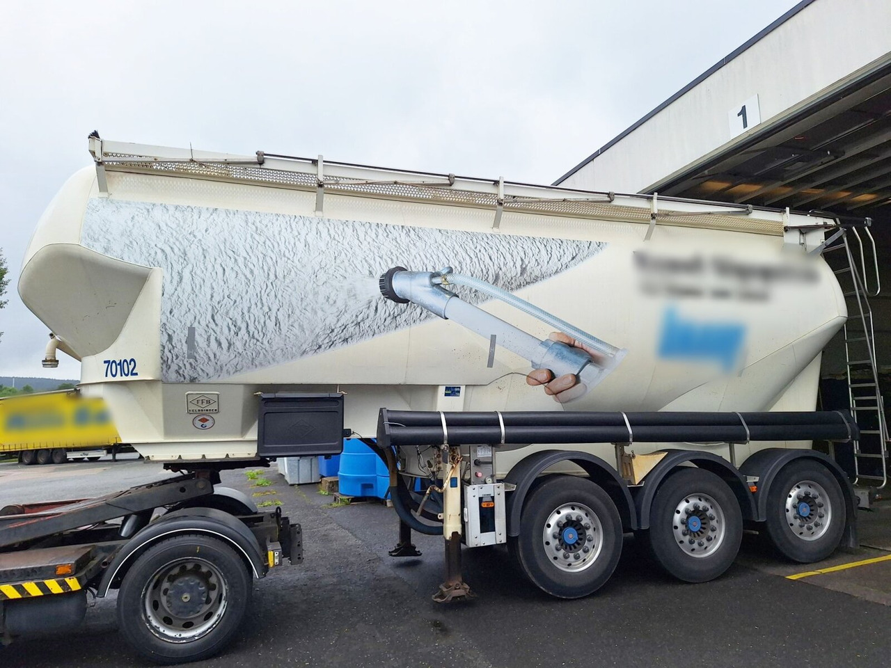 Feldbinder EUT 38.3-3 EUT 38.3-3, Liftachse, 3 Kammern, ca. 38.000l - Bulk-säiliöperävaunu: kuva Feldbinder EUT 38.3-3 EUT 38.3-3, Liftachse, 3 Kammern, ca. 38.000l - Bulk-säiliöperävaunu Feldbinder EUT 38.3-3 EUT 38.3-3, Liftachse, 3 Kammern, ca. 38.000l - Bulk-säiliöperävaunu: kuva Feldbinder EUT 38.3-3 EUT 38.3-3, Liftachse, 3 Kammern, ca. 38.000l - Bulk-säiliöperävaunu