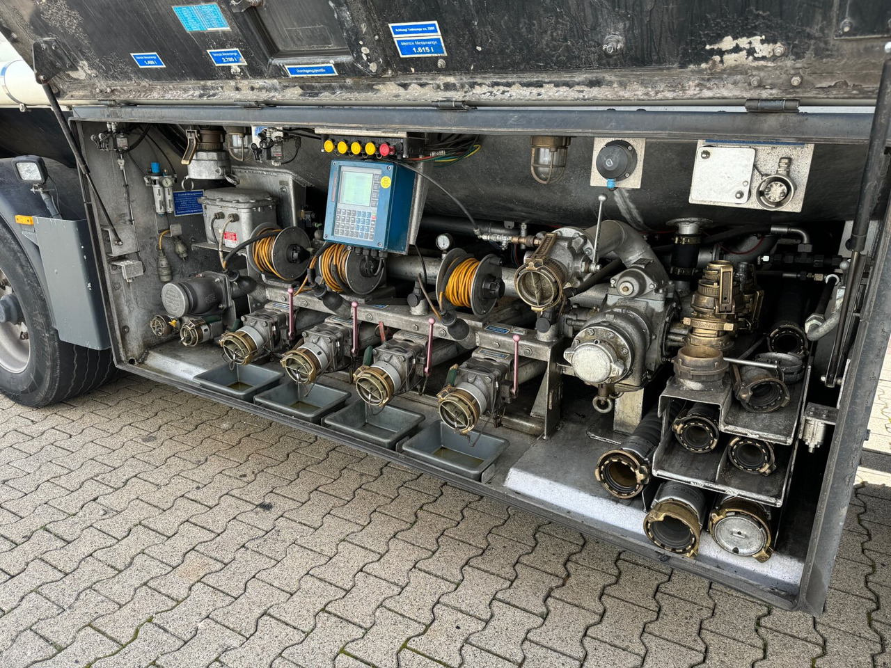 Feldbinder TSA 44.3-4 TSA 44.3-4, Tankauflieger, 4 Kammern, 43300l - Säiliöpuoliperävaunu: kuva Feldbinder TSA 44.3-4 TSA 44.3-4, Tankauflieger, 4 Kammern, 43300l - Säiliöpuoliperävaunu Feldbinder TSA 44.3-4 TSA 44.3-4, Tankauflieger, 4 Kammern, 43300l - Säiliöpuoliperävaunu: kuva Feldbinder TSA 44.3-4 TSA 44.3-4, Tankauflieger, 4 Kammern, 43300l - Säiliöpuoliperävaunu