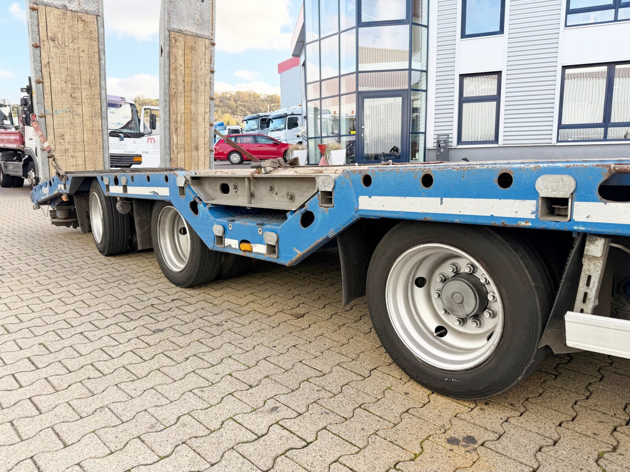 Fliegl SDS 420 T SDS 420 T, Nachlauflenkachse, Verbr. auf 3m, hydr. Rampen - Apuvaunu puoliperävaunu: kuva Fliegl SDS 420 T SDS 420 T, Nachlauflenkachse, Verbr. auf 3m, hydr. Rampen - Apuvaunu puoliperävaunu Fliegl SDS 420 T SDS 420 T, Nachlauflenkachse, Verbr. auf 3m, hydr. Rampen - Apuvaunu puoliperävaunu: kuva Fliegl SDS 420 T SDS 420 T, Nachlauflenkachse, Verbr. auf 3m, hydr. Rampen - Apuvaunu puoliperävaunu