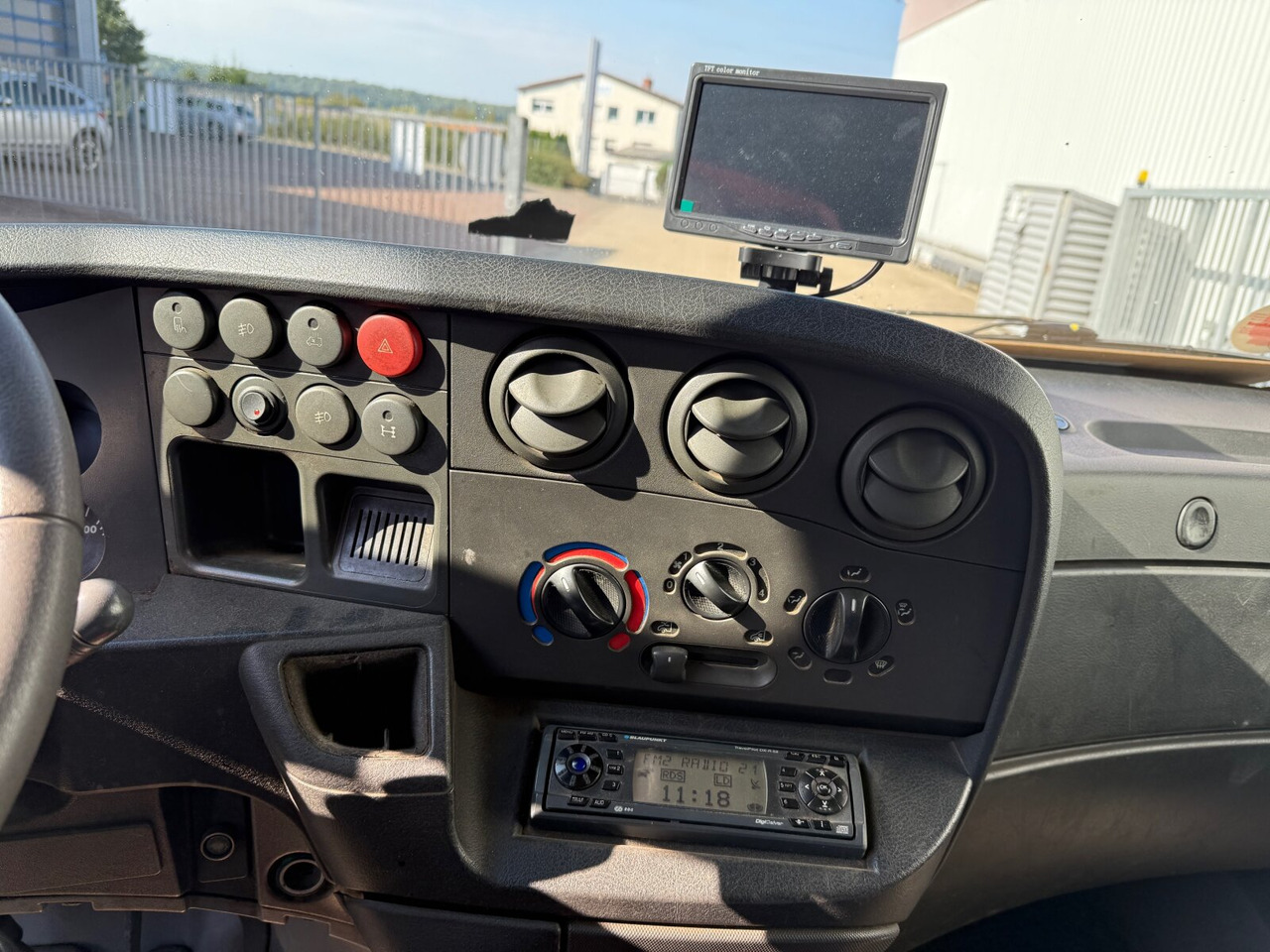 Iveco Daily 65C15D 4x2 Doka Daily 65C15D 4x2 Doka, Grüne Plakette, City-Abroller - Koukkulava kuorma-auto: kuva Iveco Daily 65C15D 4x2 Doka Daily 65C15D 4x2 Doka, Grüne Plakette, City-Abroller - Koukkulava kuorma-auto Iveco Daily 65C15D 4x2 Doka Daily 65C15D 4x2 Doka, Grüne Plakette, City-Abroller - Koukkulava kuorma-auto: kuva Iveco Daily 65C15D 4x2 Doka Daily 65C15D 4x2 Doka, Grüne Plakette, City-Abroller - Koukkulava kuorma-auto