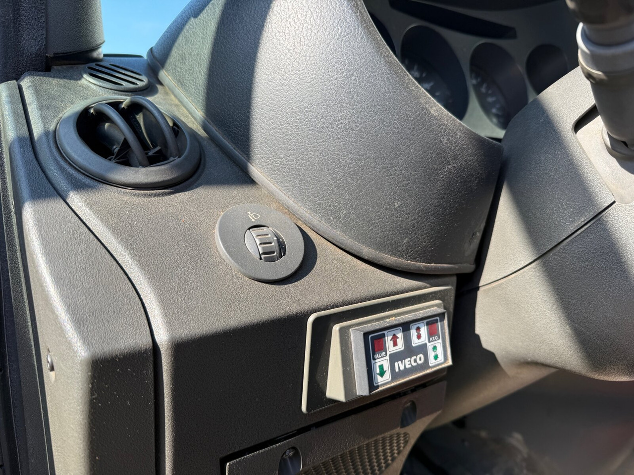 Iveco Daily 65C15D 4x2 Doka Daily 65C15D 4x2 Doka, Grüne Plakette, City-Abroller - Koukkulava kuorma-auto: kuva Iveco Daily 65C15D 4x2 Doka Daily 65C15D 4x2 Doka, Grüne Plakette, City-Abroller - Koukkulava kuorma-auto Iveco Daily 65C15D 4x2 Doka Daily 65C15D 4x2 Doka, Grüne Plakette, City-Abroller - Koukkulava kuorma-auto: kuva Iveco Daily 65C15D 4x2 Doka Daily 65C15D 4x2 Doka, Grüne Plakette, City-Abroller - Koukkulava kuorma-auto