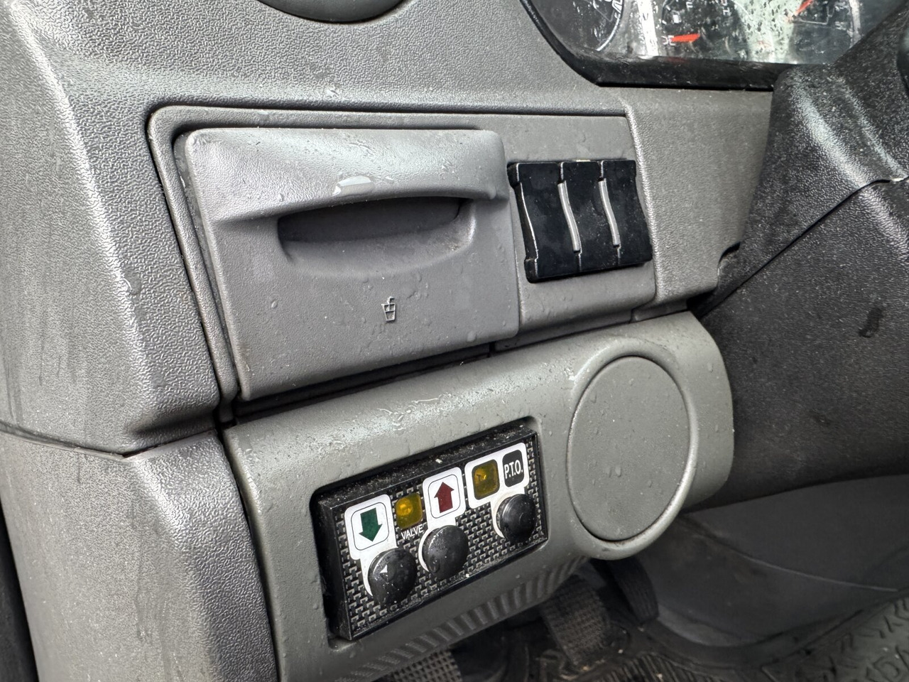 Iveco Daily 70C14D 4x2 Doka Daily 70C14D 4x2 Doka, EEV, City-Abroller - Koukkulava kuorma-auto: kuva Iveco Daily 70C14D 4x2 Doka Daily 70C14D 4x2 Doka, EEV, City-Abroller - Koukkulava kuorma-auto Iveco Daily 70C14D 4x2 Doka Daily 70C14D 4x2 Doka, EEV, City-Abroller - Koukkulava kuorma-auto: kuva Iveco Daily 70C14D 4x2 Doka Daily 70C14D 4x2 Doka, EEV, City-Abroller - Koukkulava kuorma-auto