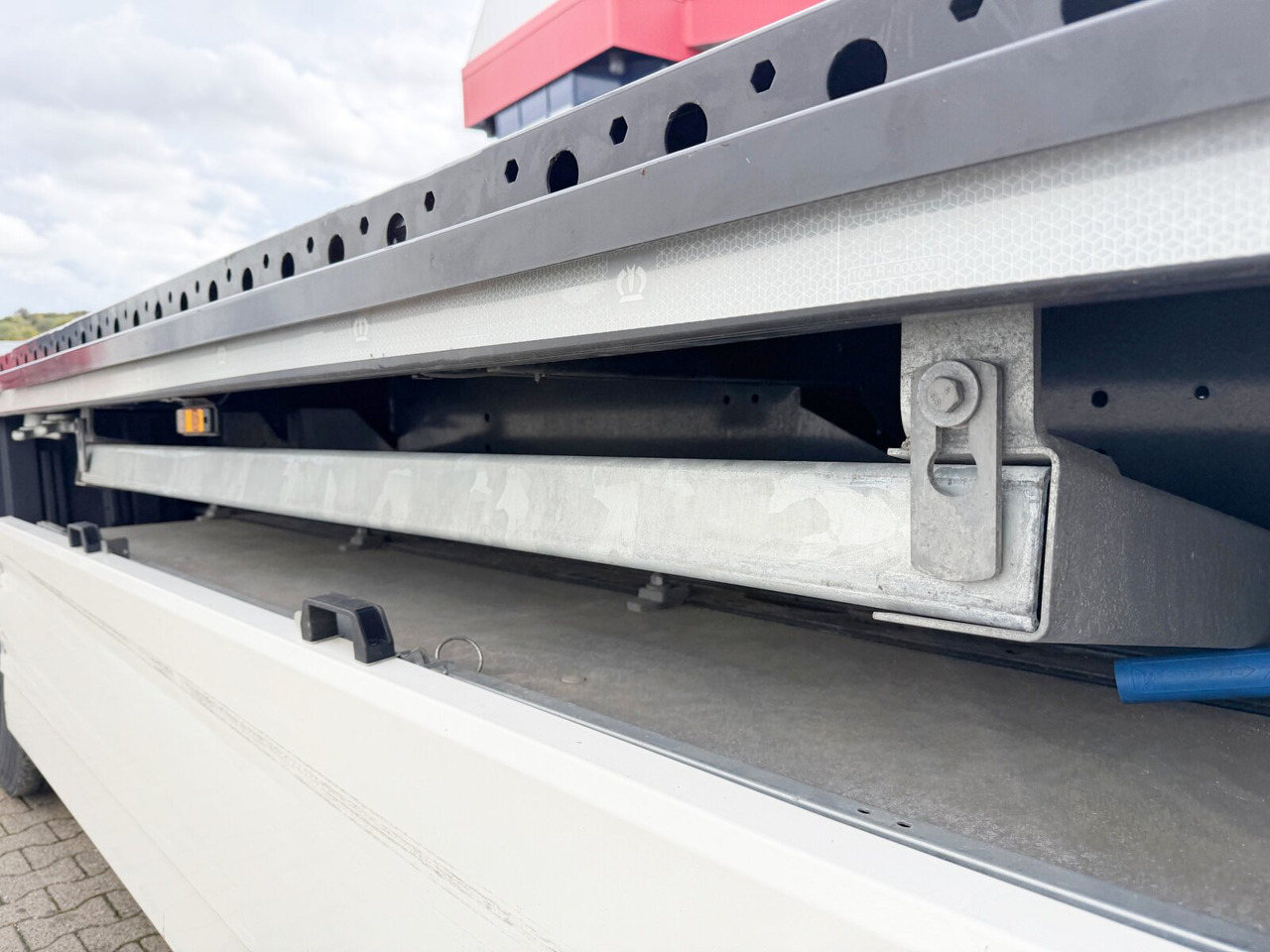 Krone SDP 27 SDP 27, Liftachse, Twist-Locks, 20/2x20/40Fuß, Neuwertig! - Lavapuoliperävaunu: kuva Krone SDP 27 SDP 27, Liftachse, Twist-Locks, 20/2x20/40Fuß, Neuwertig! - Lavapuoliperävaunu Krone SDP 27 SDP 27, Liftachse, Twist-Locks, 20/2x20/40Fuß, Neuwertig! - Lavapuoliperävaunu: kuva Krone SDP 27 SDP 27, Liftachse, Twist-Locks, 20/2x20/40Fuß, Neuwertig! - Lavapuoliperävaunu