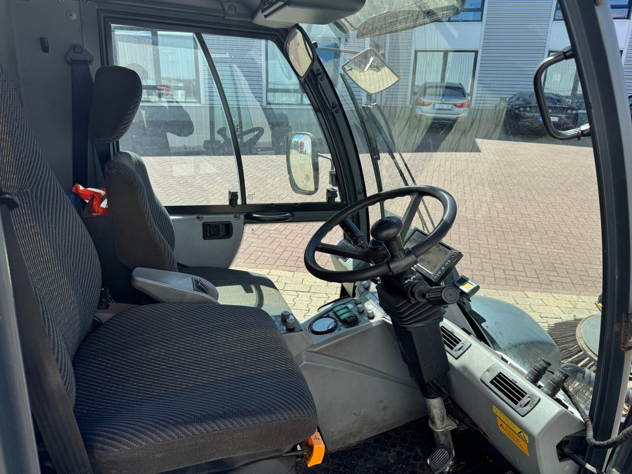 Hako Multicar Citymaster 2000 3B Kehrmaschine 4x2 Multicar Citymaster 2000 3B Kehrmaschine 4x2 - Kuorma-auto: kuva Hako Multicar Citymaster 2000 3B Kehrmaschine 4x2 Multicar Citymaster 2000 3B Kehrmaschine 4x2 - Kuorma-auto Hako Multicar Citymaster 2000 3B Kehrmaschine 4x2 Multicar Citymaster 2000 3B Kehrmaschine 4x2 - Kuorma-auto: kuva Hako Multicar Citymaster 2000 3B Kehrmaschine 4x2 Multicar Citymaster 2000 3B Kehrmaschine 4x2 - Kuorma-auto