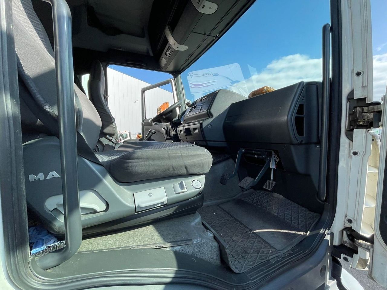 MAN TGM 18.330 4X2 LL TGM 18.330 4X2 LL, Fahrschulausstattung - Kuorma-auto: kuva MAN TGM 18.330 4X2 LL TGM 18.330 4X2 LL, Fahrschulausstattung - Kuorma-auto MAN TGM 18.330 4X2 LL TGM 18.330 4X2 LL, Fahrschulausstattung - Kuorma-auto: kuva MAN TGM 18.330 4X2 LL TGM 18.330 4X2 LL, Fahrschulausstattung - Kuorma-auto