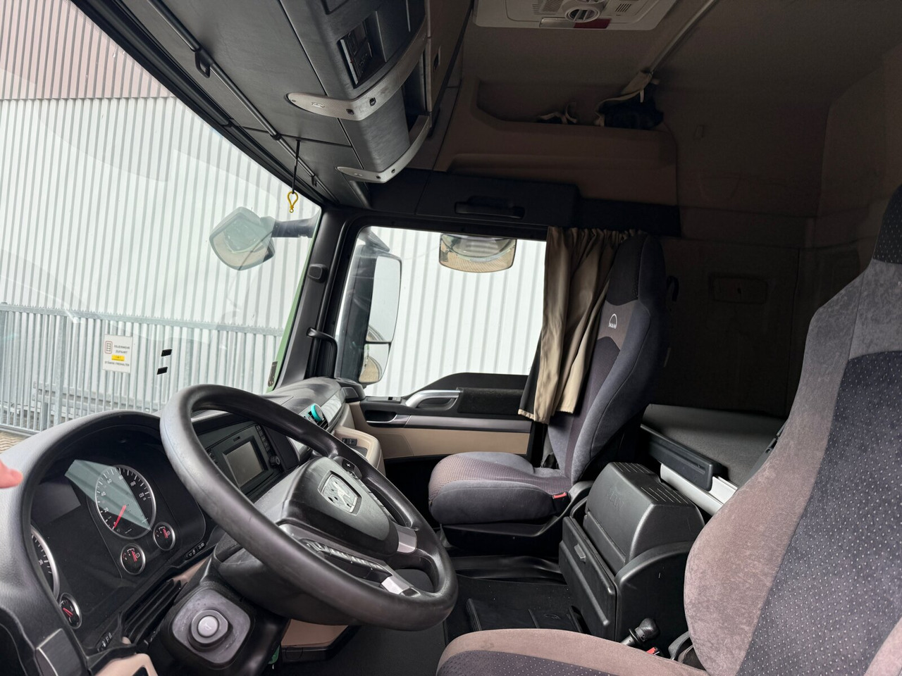 MAN TGS 35.460 8x4-4 BL TGS 35.460 8x4-4 BL, Intarder, Lenk/Lift, Kippsilo ca. 32m³, Kompressor - Kuorma-auto: kuva MAN TGS 35.460 8x4-4 BL TGS 35.460 8x4-4 BL, Intarder, Lenk/Lift, Kippsilo ca. 32m³, Kompressor - Kuorma-auto MAN TGS 35.460 8x4-4 BL TGS 35.460 8x4-4 BL, Intarder, Lenk/Lift, Kippsilo ca. 32m³, Kompressor - Kuorma-auto: kuva MAN TGS 35.460 8x4-4 BL TGS 35.460 8x4-4 BL, Intarder, Lenk/Lift, Kippsilo ca. 32m³, Kompressor - Kuorma-auto