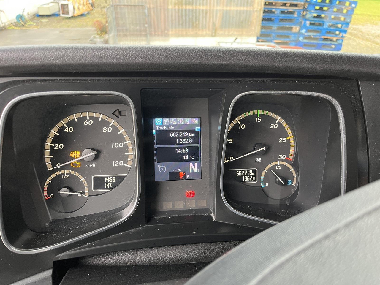 Mercedes-Benz Actros 1832 L 4x2 Actros 1832 L 4x2, Kühlkoffer, 2x Trennwand, Carrier, LBW BÄR - Kuorma-auto: kuva Mercedes-Benz Actros 1832 L 4x2 Actros 1832 L 4x2, Kühlkoffer, 2x Trennwand, Carrier, LBW BÄR - Kuorma-auto Mercedes-Benz Actros 1832 L 4x2 Actros 1832 L 4x2, Kühlkoffer, 2x Trennwand, Carrier, LBW BÄR - Kuorma-auto: kuva Mercedes-Benz Actros 1832 L 4x2 Actros 1832 L 4x2, Kühlkoffer, 2x Trennwand, Carrier, LBW BÄR - Kuorma-auto