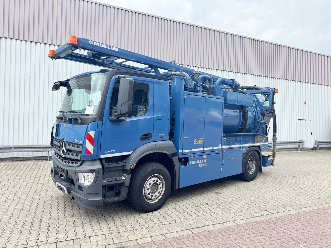Mercedes-Benz Arocs 1843 L 4x2 Arocs 1843 L 4x2, Müller Canalmaster ca. 8m³, Standheizung, Funk - Kuorma-auto: kuva Mercedes-Benz Arocs 1843 L 4x2 Arocs 1843 L 4x2, Müller Canalmaster ca. 8m³, Standheizung, Funk - Kuorma-auto Mercedes-Benz Arocs 1843 L 4x2 Arocs 1843 L 4x2, Müller Canalmaster ca. 8m³, Standheizung, Funk - Kuorma-auto: kuva Mercedes-Benz Arocs 1843 L 4x2 Arocs 1843 L 4x2, Müller Canalmaster ca. 8m³, Standheizung, Funk - Kuorma-auto