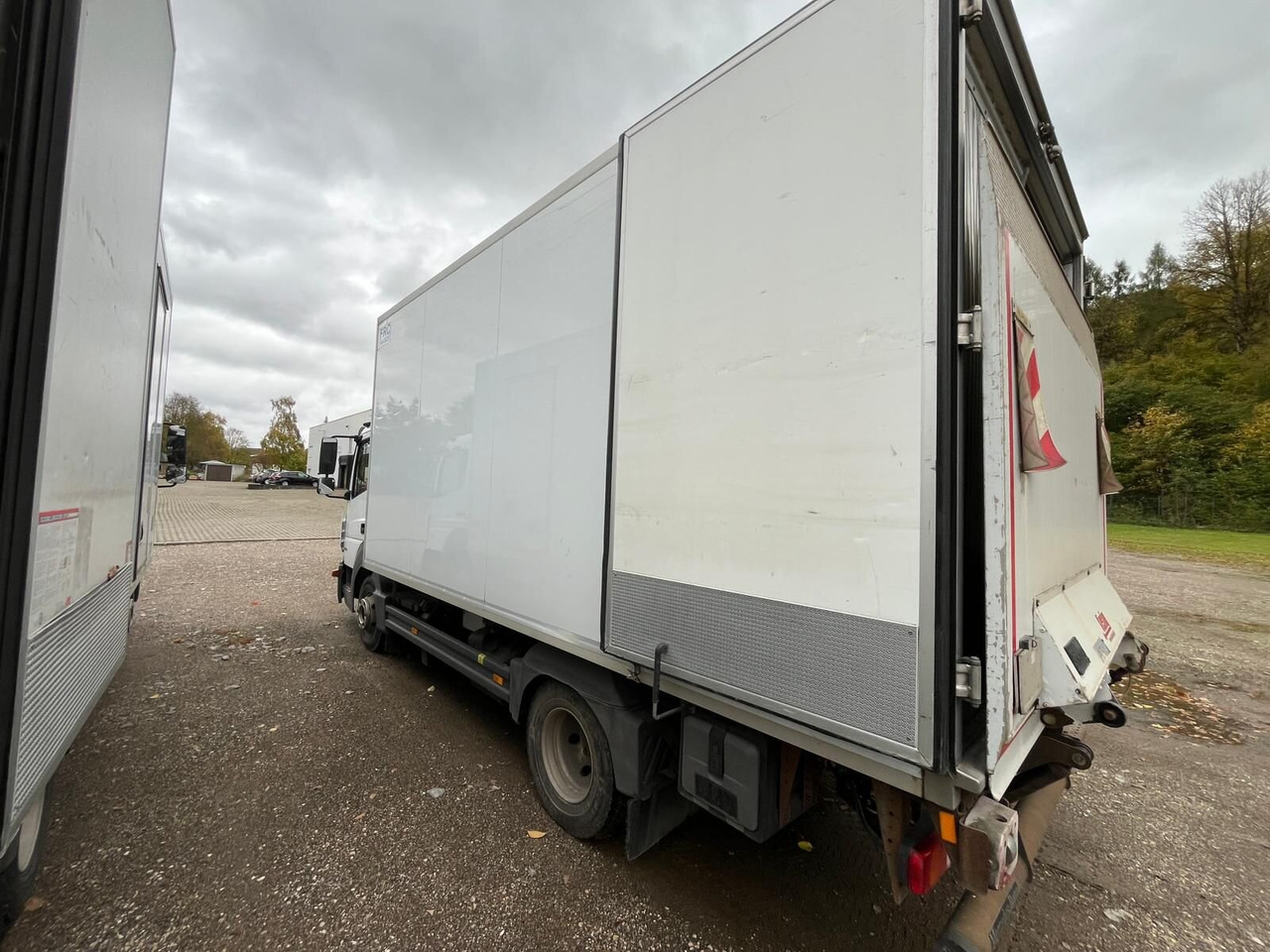 Mercedes-Benz Atego 816 4x2 Atego 816 4x2, Kühlkoffer, Trennwand, ThermoKing, LBW Sörensen - Kuorma-auto: kuva Mercedes-Benz Atego 816 4x2 Atego 816 4x2, Kühlkoffer, Trennwand, ThermoKing, LBW Sörensen - Kuorma-auto Mercedes-Benz Atego 816 4x2 Atego 816 4x2, Kühlkoffer, Trennwand, ThermoKing, LBW Sörensen - Kuorma-auto: kuva Mercedes-Benz Atego 816 4x2 Atego 816 4x2, Kühlkoffer, Trennwand, ThermoKing, LBW Sörensen - Kuorma-auto
