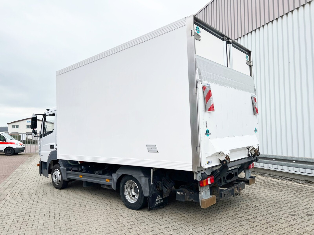 Mercedes-Benz Atego 816 L 4x2 Atego 816 L 4x2, Kühlkoffer, ThermoKing, LBW BÄR - Kuorma-auto: kuva Mercedes-Benz Atego 816 L 4x2 Atego 816 L 4x2, Kühlkoffer, ThermoKing, LBW BÄR - Kuorma-auto Mercedes-Benz Atego 816 L 4x2 Atego 816 L 4x2, Kühlkoffer, ThermoKing, LBW BÄR - Kuorma-auto: kuva Mercedes-Benz Atego 816 L 4x2 Atego 816 L 4x2, Kühlkoffer, ThermoKing, LBW BÄR - Kuorma-auto