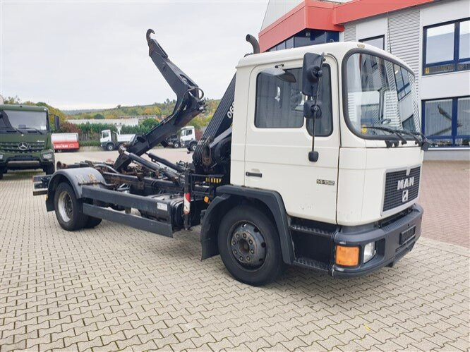 Koukkulava kuorma-auto, Nosturiauto MAN 14.152 F 4x2 BB 14.152 F 4x2 BB mit Kran Hiab 060-2: kuva Koukkulava kuorma-auto, Nosturiauto MAN 14.152 F 4x2 BB 14.152 F 4x2 BB mit Kran Hiab 060-2