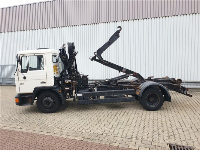 Koukkulava kuorma-auto, Nosturiauto MAN 14.152 F 4x2 BB 14.152 F 4x2 BB mit Kran Hiab 060-2: kuva Koukkulava kuorma-auto, Nosturiauto MAN 14.152 F 4x2 BB 14.152 F 4x2 BB mit Kran Hiab 060-2