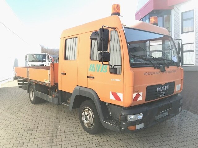 Lava-kuorma-auto MAN LE 8.185 LC Doka 4x2 BB LE 8.185 LC Doka 4x2 BB, 2x AHK: kuva Lava-kuorma-auto MAN LE 8.185 LC Doka 4x2 BB LE 8.185 LC Doka 4x2 BB, 2x AHK