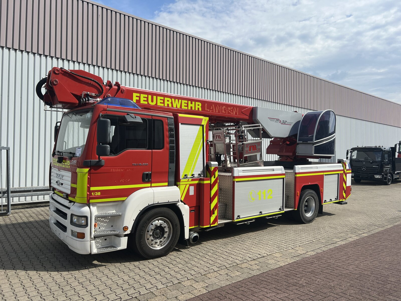 MAN TGA 18.350 4x2 Teleskopmast TM 32 Marte TGA 18.350 4x2 Teleskopmast TM 32 Marte - Ambulanssi: kuva MAN TGA 18.350 4x2 Teleskopmast TM 32 Marte TGA 18.350 4x2 Teleskopmast TM 32 Marte - Ambulanssi MAN TGA 18.350 4x2 Teleskopmast TM 32 Marte TGA 18.350 4x2 Teleskopmast TM 32 Marte - Ambulanssi: kuva MAN TGA 18.350 4x2 Teleskopmast TM 32 Marte TGA 18.350 4x2 Teleskopmast TM 32 Marte - Ambulanssi