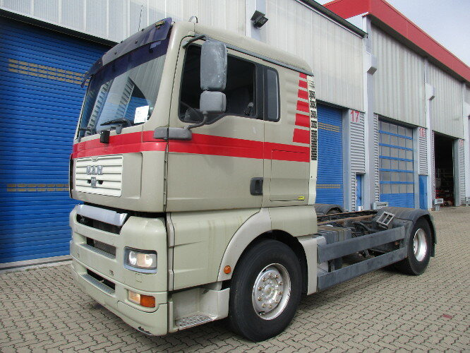 MAN TGA 18.360 4x2 - Kuorma-auto alusta: kuva MAN TGA 18.360 4x2 - Kuorma-auto alusta MAN TGA 18.360 4x2 - Kuorma-auto alusta: kuva MAN TGA 18.360 4x2 - Kuorma-auto alusta