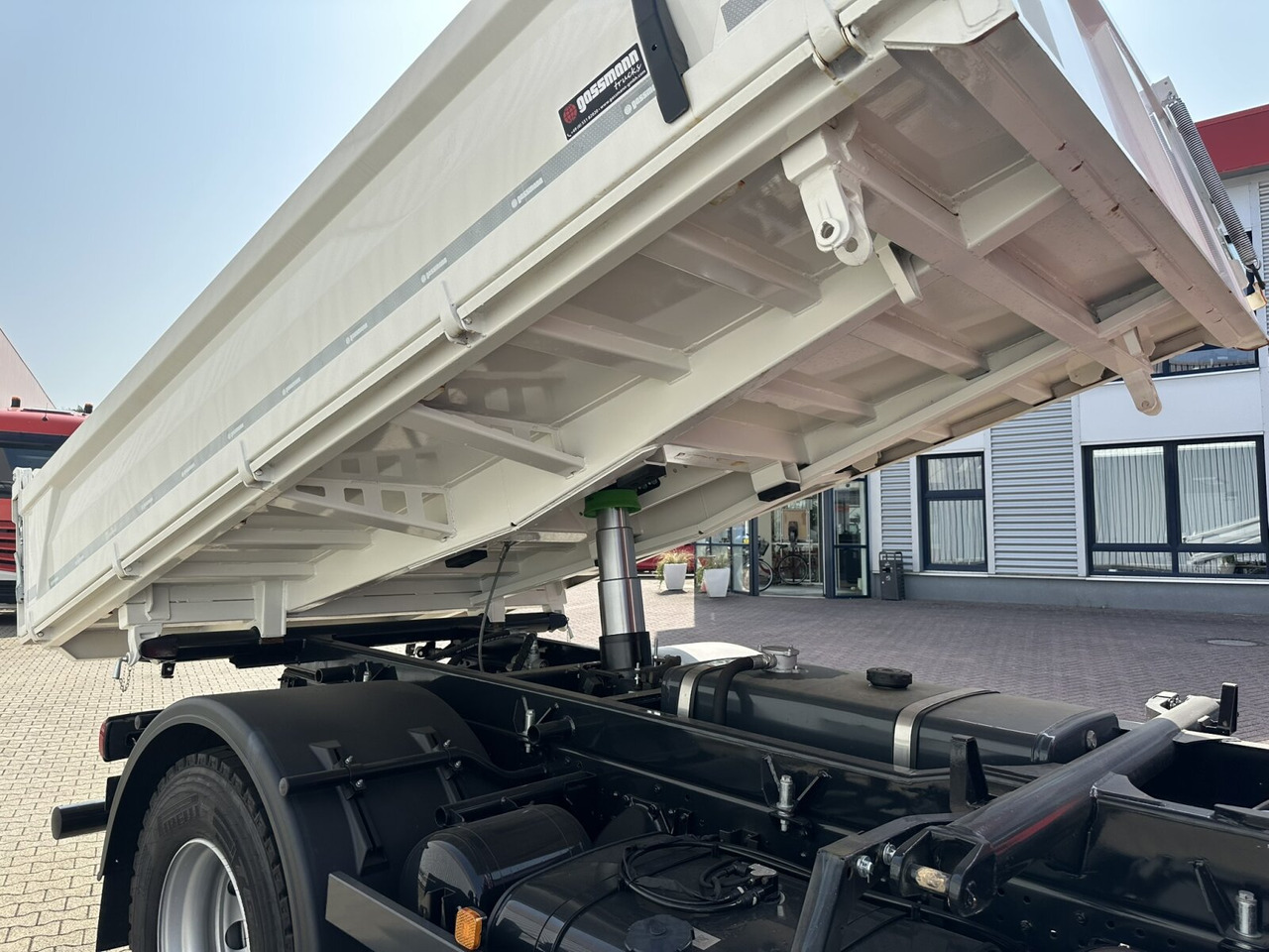 MAN TGM 18.320 4x2 TGM 18.320 4x2, Kran HMF 1320 K3, Funk - Kippiauto kuorma-auto, Nosturiauto: kuva MAN TGM 18.320 4x2 TGM 18.320 4x2, Kran HMF 1320 K3, Funk - Kippiauto kuorma-auto, Nosturiauto MAN TGM 18.320 4x2 TGM 18.320 4x2, Kran HMF 1320 K3, Funk - Kippiauto kuorma-auto, Nosturiauto: kuva MAN TGM 18.320 4x2 TGM 18.320 4x2, Kran HMF 1320 K3, Funk - Kippiauto kuorma-auto, Nosturiauto