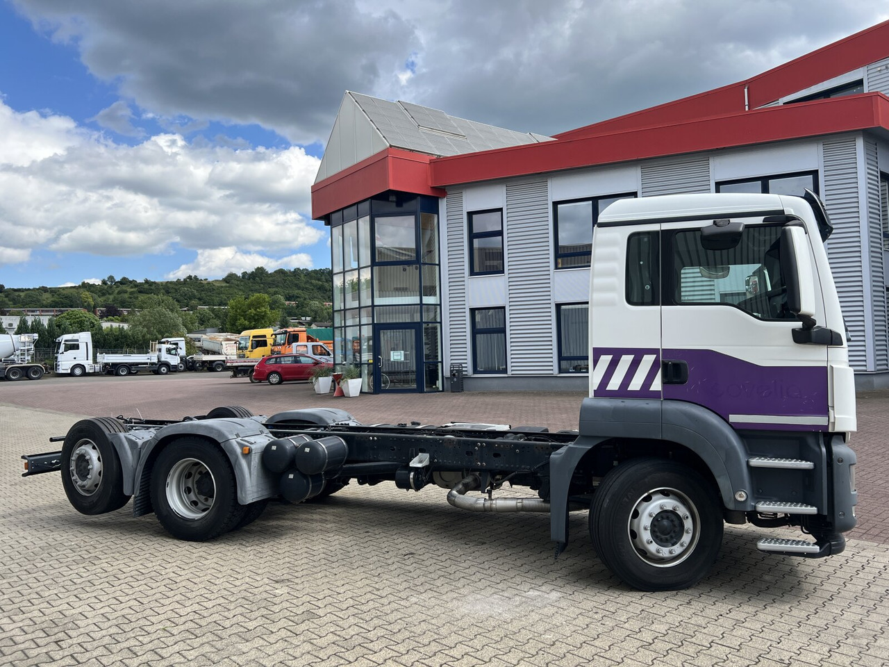 Kuorma-auto alusta MAN TGS 26.320 6X2-4 BL TGS 26.320 6X2-4 BL, Lenk-/Liftachse, Rechtslenker, Export Only!: kuva Kuorma-auto alusta MAN TGS 26.320 6X2-4 BL TGS 26.320 6X2-4 BL, Lenk-/Liftachse, Rechtslenker, Export Only!