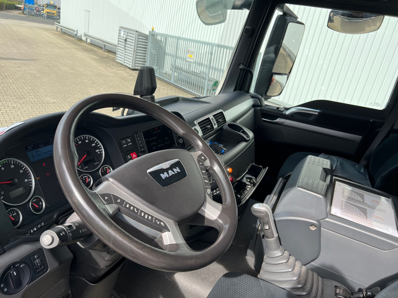 MAN TGS 26.360/400 6x2-4 BL TGS 26.360/400 6x2-4 BL, Lenk-/Lift, Kran Atlas AK 206.3E A5, Funk - Nosturiauto, Lava-kuorma-auto: kuva MAN TGS 26.360/400 6x2-4 BL TGS 26.360/400 6x2-4 BL, Lenk-/Lift, Kran Atlas AK 206.3E A5, Funk - Nosturiauto, Lava-kuorma-auto MAN TGS 26.360/400 6x2-4 BL TGS 26.360/400 6x2-4 BL, Lenk-/Lift, Kran Atlas AK 206.3E A5, Funk - Nosturiauto, Lava-kuorma-auto: kuva MAN TGS 26.360/400 6x2-4 BL TGS 26.360/400 6x2-4 BL, Lenk-/Lift, Kran Atlas AK 206.3E A5, Funk - Nosturiauto, Lava-kuorma-auto
