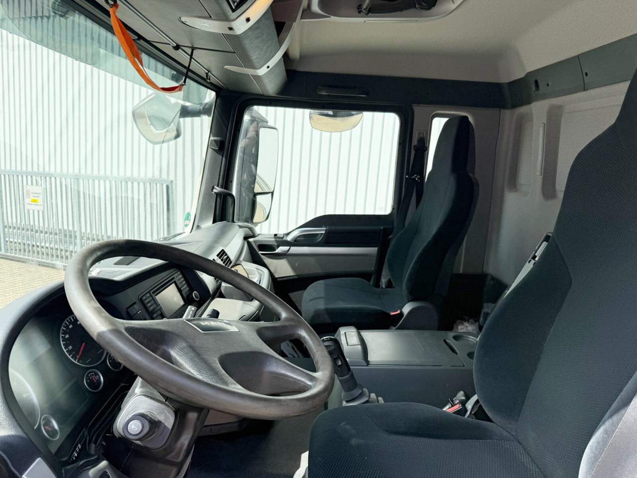 MAN TGS 26.400 6x2-4 BL TGS 26.400 6x2-4 BL, Liftachse, ADR, Esterer Tank ca. 20.030l, 3 Kammern, Funk - Säiliöauto: kuva MAN TGS 26.400 6x2-4 BL TGS 26.400 6x2-4 BL, Liftachse, ADR, Esterer Tank ca. 20.030l, 3 Kammern, Funk - Säiliöauto MAN TGS 26.400 6x2-4 BL TGS 26.400 6x2-4 BL, Liftachse, ADR, Esterer Tank ca. 20.030l, 3 Kammern, Funk - Säiliöauto: kuva MAN TGS 26.400 6x2-4 BL TGS 26.400 6x2-4 BL, Liftachse, ADR, Esterer Tank ca. 20.030l, 3 Kammern, Funk - Säiliöauto