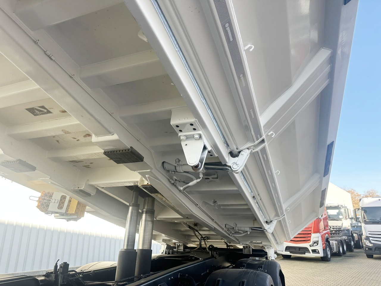 MAN TGS 35.460 8X4 BB TGS 35.460 8X4 BB, Meiller Bordmatik 13m³ - Kippiauto kuorma-auto: kuva MAN TGS 35.460 8X4 BB TGS 35.460 8X4 BB, Meiller Bordmatik 13m³ - Kippiauto kuorma-auto MAN TGS 35.460 8X4 BB TGS 35.460 8X4 BB, Meiller Bordmatik 13m³ - Kippiauto kuorma-auto: kuva MAN TGS 35.460 8X4 BB TGS 35.460 8X4 BB, Meiller Bordmatik 13m³ - Kippiauto kuorma-auto