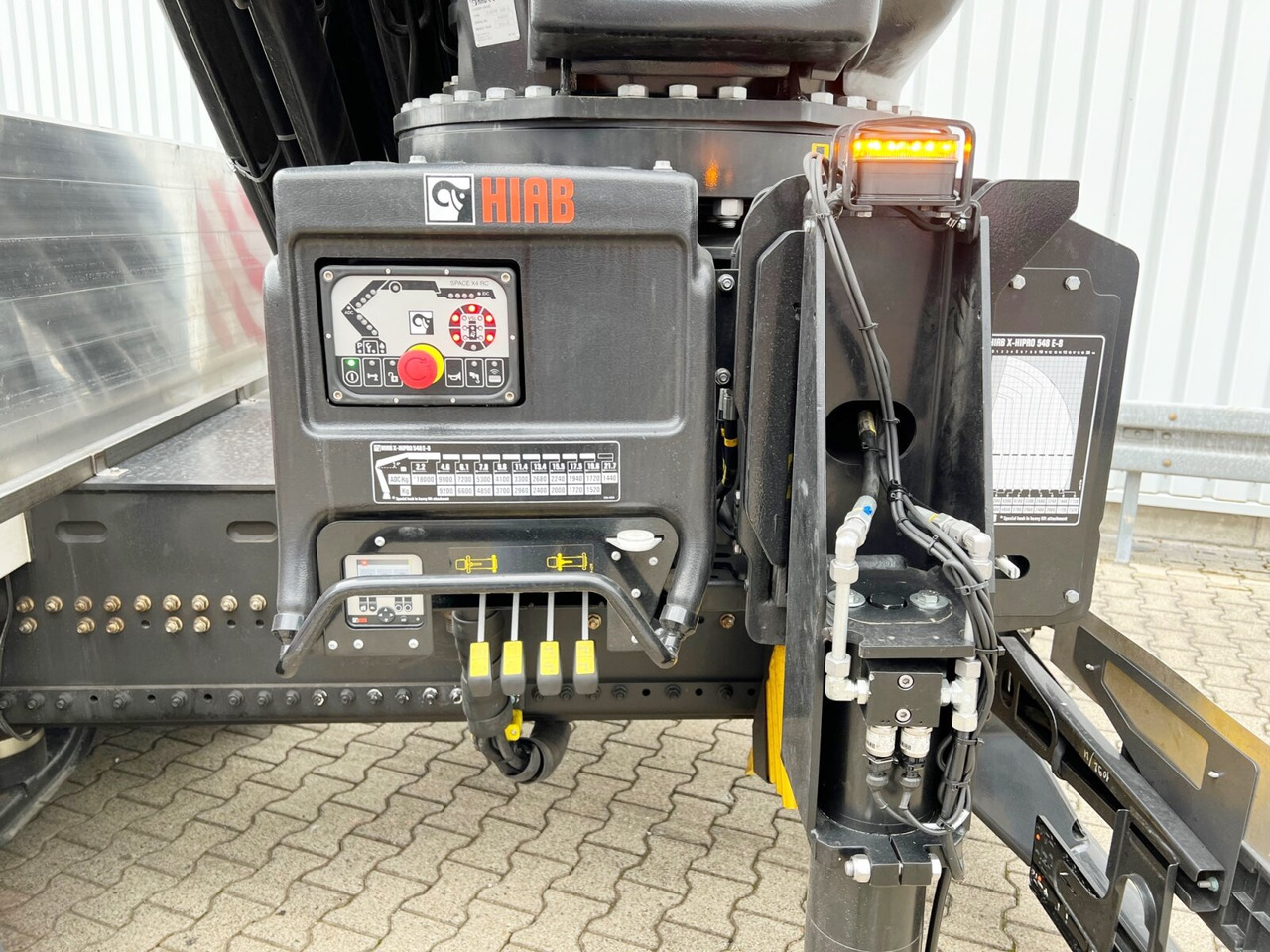 MAN TGX 26.510 6x2-4 LL CH TGX 26.510 6x2-4 LL, Kran Hiab X-HiPro 548 E-8, Lenk-/Liftachse, TwistLock 20Fuß, Funk, Retarder - Nosturiauto, Lava-kuorma-auto: kuva MAN TGX 26.510 6x2-4 LL CH TGX 26.510 6x2-4 LL, Kran Hiab X-HiPro 548 E-8, Lenk-/Liftachse, TwistLock 20Fuß, Funk, Retarder - Nosturiauto, Lava-kuorma-auto MAN TGX 26.510 6x2-4 LL CH TGX 26.510 6x2-4 LL, Kran Hiab X-HiPro 548 E-8, Lenk-/Liftachse, TwistLock 20Fuß, Funk, Retarder - Nosturiauto, Lava-kuorma-auto: kuva MAN TGX 26.510 6x2-4 LL CH TGX 26.510 6x2-4 LL, Kran Hiab X-HiPro 548 E-8, Lenk-/Liftachse, TwistLock 20Fuß, Funk, Retarder - Nosturiauto, Lava-kuorma-auto