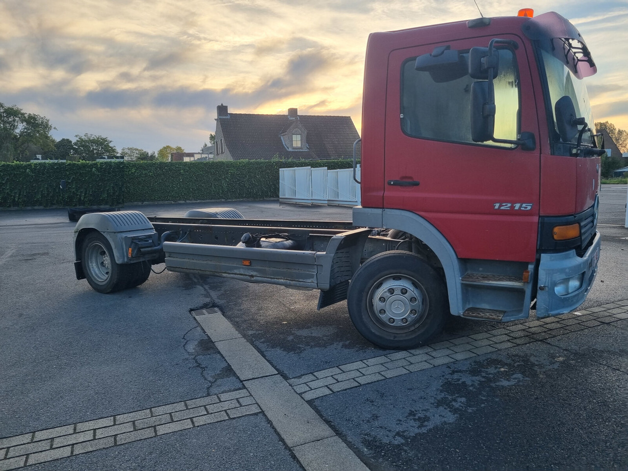 Konttialus/ Vaihtokuormatilat kuorma-auto Mercedes-Benz - 1215 4x2: kuva Konttialus/ Vaihtokuormatilat kuorma-auto Mercedes-Benz - 1215 4x2