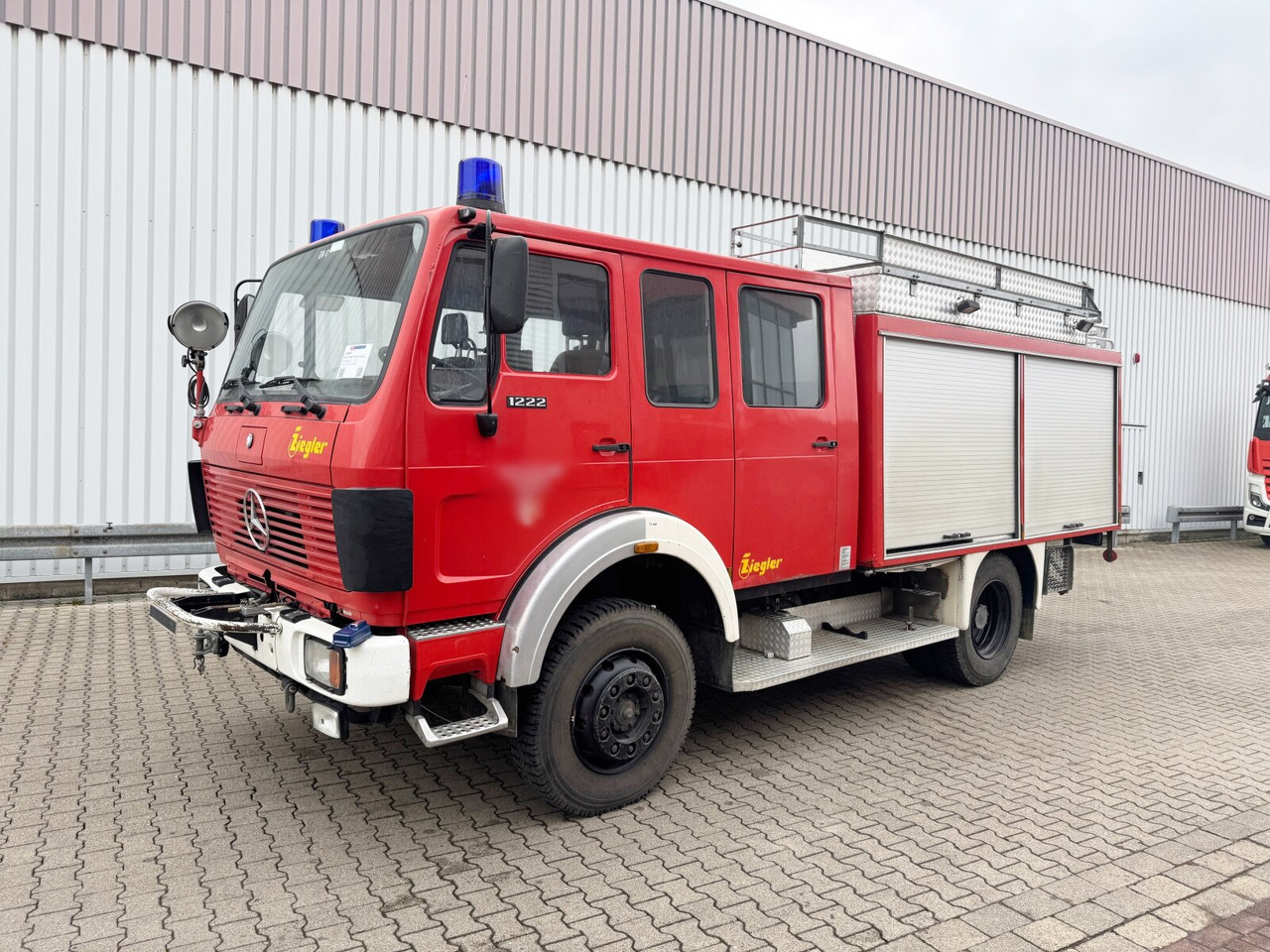 Mercedes-Benz 1222 AF 4x4 Doka 1222 AF 4x4 Doka, LF 16 TS - Ambulanssi: kuva Mercedes-Benz 1222 AF 4x4 Doka 1222 AF 4x4 Doka, LF 16 TS - Ambulanssi Mercedes-Benz 1222 AF 4x4 Doka 1222 AF 4x4 Doka, LF 16 TS - Ambulanssi: kuva Mercedes-Benz 1222 AF 4x4 Doka 1222 AF 4x4 Doka, LF 16 TS - Ambulanssi