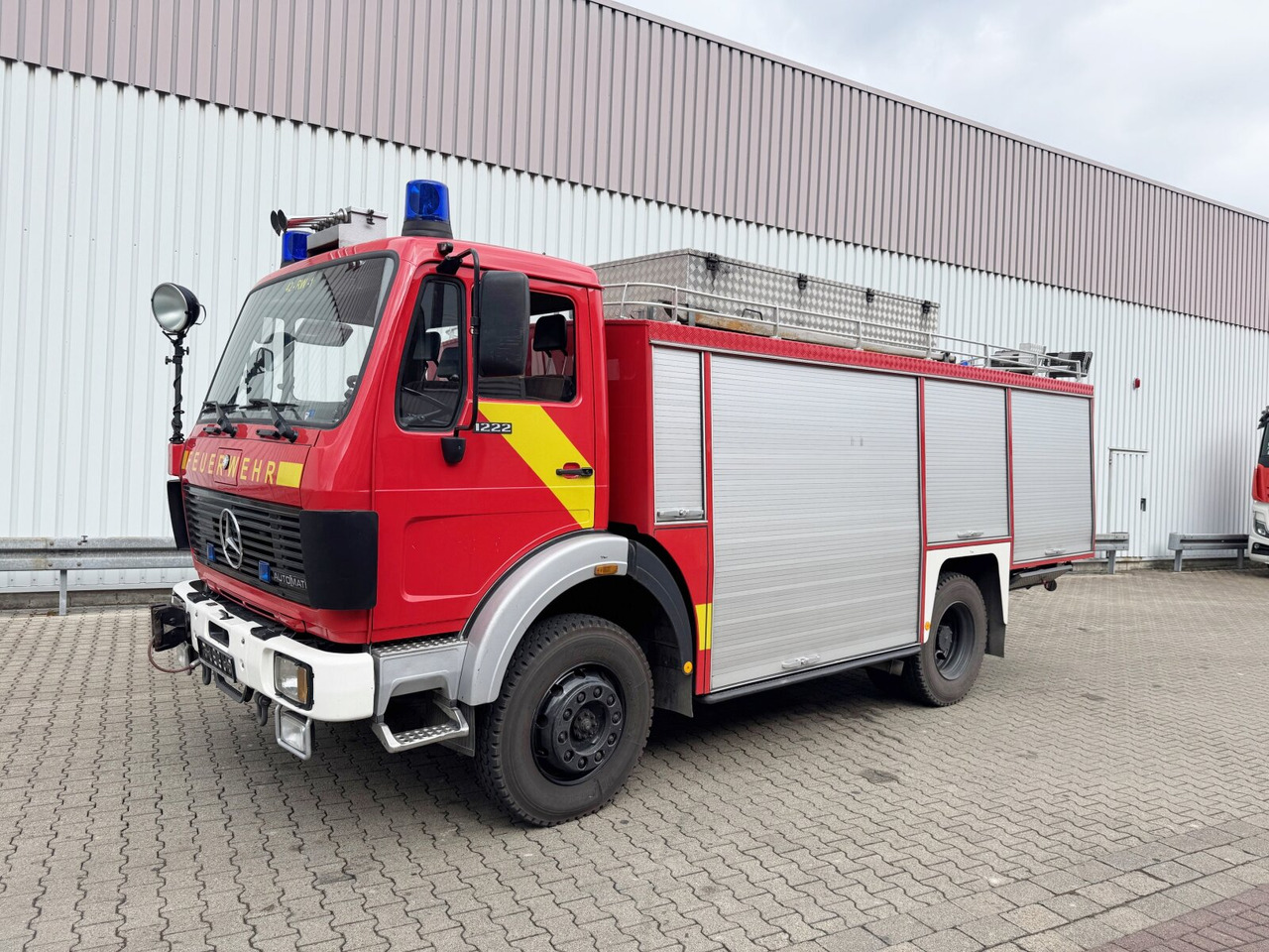 Mercedes-Benz 1222 AF 4x4 Rüstwagen RW 2 1222 AF 4x4, Rüstwagen RW 2, Seilwinde - Ambulanssi: kuva Mercedes-Benz 1222 AF 4x4 Rüstwagen RW 2 1222 AF 4x4, Rüstwagen RW 2, Seilwinde - Ambulanssi Mercedes-Benz 1222 AF 4x4 Rüstwagen RW 2 1222 AF 4x4, Rüstwagen RW 2, Seilwinde - Ambulanssi: kuva Mercedes-Benz 1222 AF 4x4 Rüstwagen RW 2 1222 AF 4x4, Rüstwagen RW 2, Seilwinde - Ambulanssi