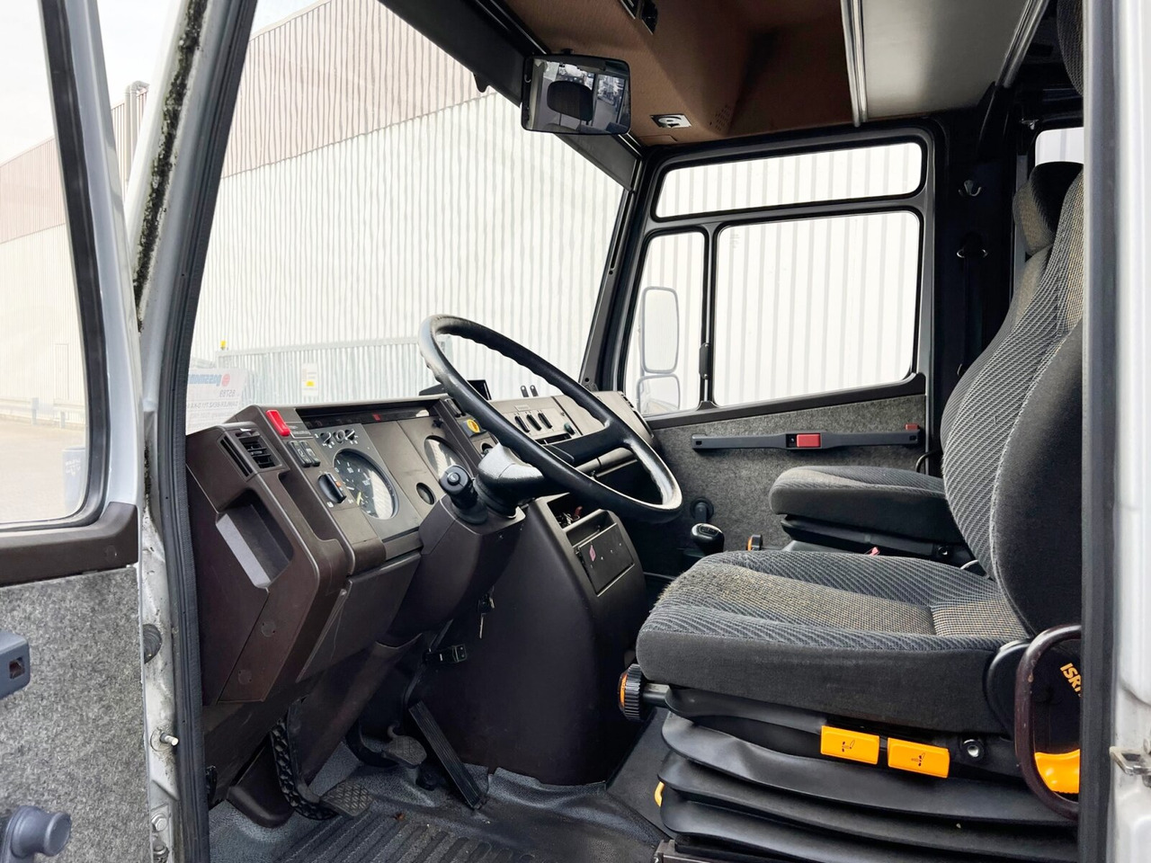 Mercedes-Benz 711 D-KA 4x2 711 D-KA 4x2, Standklima, 11-Sitze, 2 x on stock - Minibussi, Pikkubussi: kuva Mercedes-Benz 711 D-KA 4x2 711 D-KA 4x2, Standklima, 11-Sitze, 2 x on stock - Minibussi, Pikkubussi Mercedes-Benz 711 D-KA 4x2 711 D-KA 4x2, Standklima, 11-Sitze, 2 x on stock - Minibussi, Pikkubussi: kuva Mercedes-Benz 711 D-KA 4x2 711 D-KA 4x2, Standklima, 11-Sitze, 2 x on stock - Minibussi, Pikkubussi