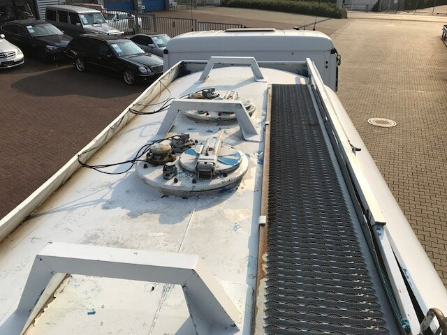 Säiliöauto Mercedes-Benz Actros 1841 L 4x2 Actros 1841 L 4x2, Esterer Tankaufbau ca. 13.500l, 2 Kammern: kuva Säiliöauto Mercedes-Benz Actros 1841 L 4x2 Actros 1841 L 4x2, Esterer Tankaufbau ca. 13.500l, 2 Kammern