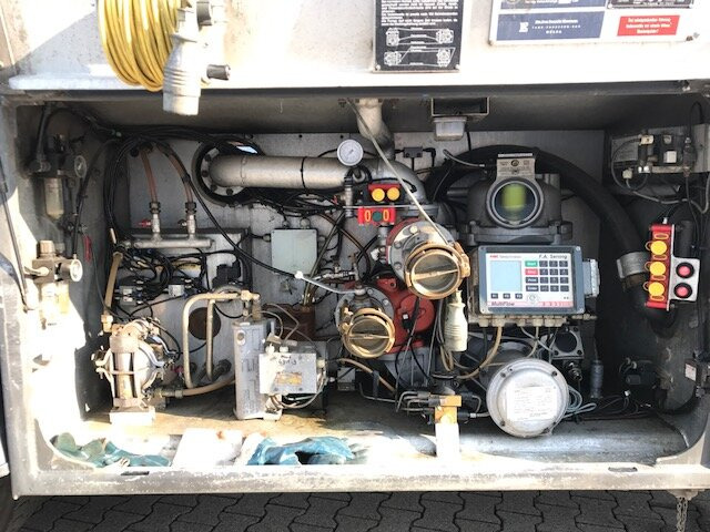 Säiliöauto Mercedes-Benz Actros 1841 L 4x2 Actros 1841 L 4x2, Esterer Tankaufbau ca. 13.500l, 2 Kammern: kuva Säiliöauto Mercedes-Benz Actros 1841 L 4x2 Actros 1841 L 4x2, Esterer Tankaufbau ca. 13.500l, 2 Kammern