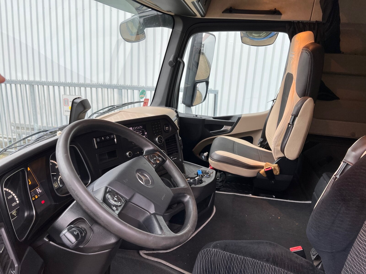 Mercedes-Benz Actros 1848 L 4x2 Actros 1848 L 4x2, Retarder, Getreidekipper ca. 16m³ - Kippiauto kuorma-auto: kuva Mercedes-Benz Actros 1848 L 4x2 Actros 1848 L 4x2, Retarder, Getreidekipper ca. 16m³ - Kippiauto kuorma-auto Mercedes-Benz Actros 1848 L 4x2 Actros 1848 L 4x2, Retarder, Getreidekipper ca. 16m³ - Kippiauto kuorma-auto: kuva Mercedes-Benz Actros 1848 L 4x2 Actros 1848 L 4x2, Retarder, Getreidekipper ca. 16m³ - Kippiauto kuorma-auto