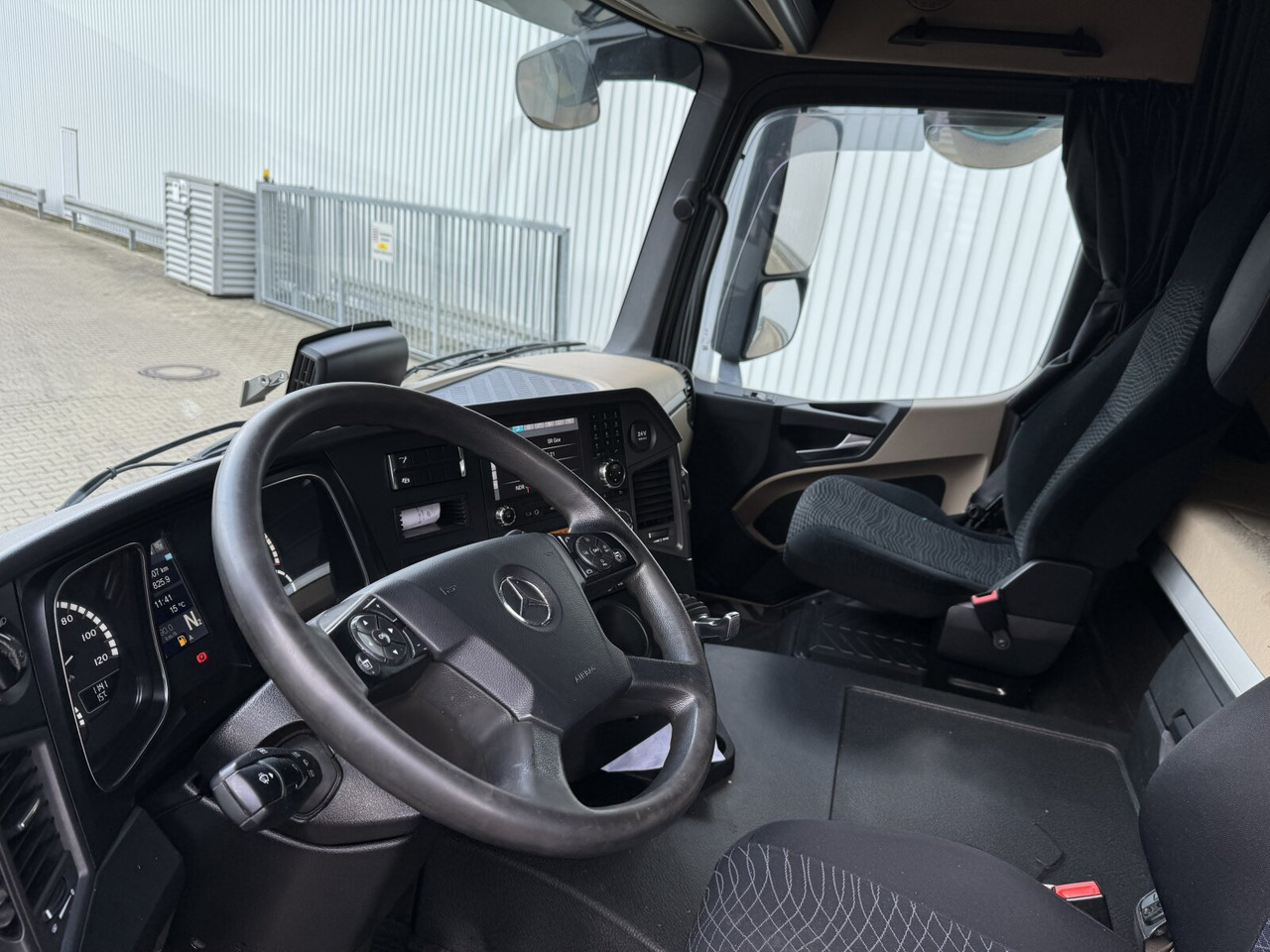 Mercedes-Benz Actros 2545 L 6x2 Actros 2545 L 6x2/46, Retarder, Lenk-/Liftachse, StreamSpace, Navi - Koukkulava kuorma-auto: kuva Mercedes-Benz Actros 2545 L 6x2 Actros 2545 L 6x2/46, Retarder, Lenk-/Liftachse, StreamSpace, Navi - Koukkulava kuorma-auto Mercedes-Benz Actros 2545 L 6x2 Actros 2545 L 6x2/46, Retarder, Lenk-/Liftachse, StreamSpace, Navi - Koukkulava kuorma-auto: kuva Mercedes-Benz Actros 2545 L 6x2 Actros 2545 L 6x2/46, Retarder, Lenk-/Liftachse, StreamSpace, Navi - Koukkulava kuorma-auto