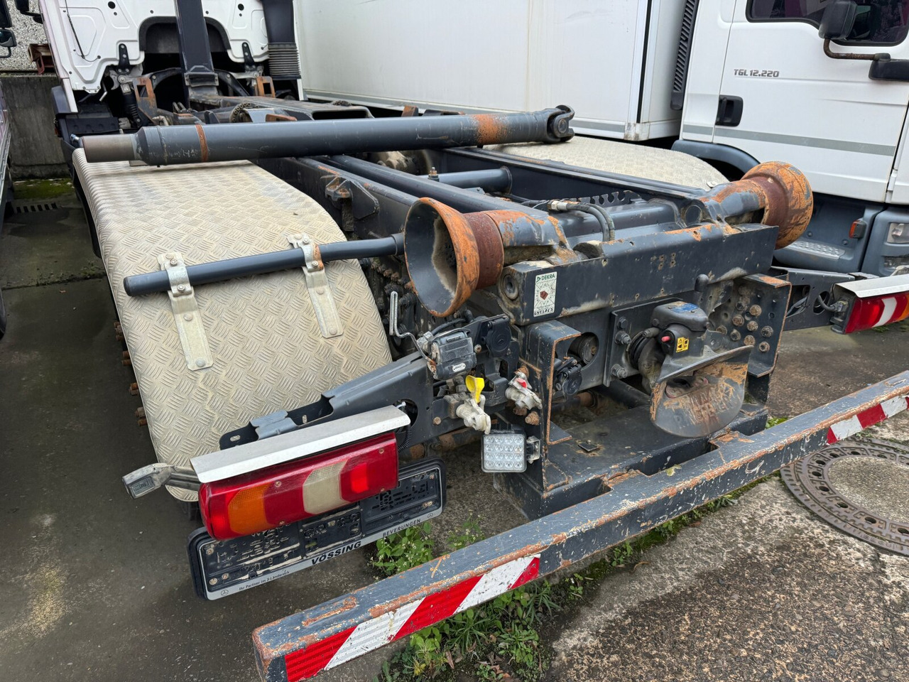 Koukkulava kuorma-auto Mercedes-Benz Actros 2548 L 6x2, ERSATZTEILSPENDER! Actros 2548 L 6x2/46, Retarder, Lenk-/Liftachse, ERSATZTEILSPENDER!: kuva Koukkulava kuorma-auto Mercedes-Benz Actros 2548 L 6x2, ERSATZTEILSPENDER! Actros 2548 L 6x2/46, Retarder, Lenk-/Liftachse, ERSATZTEILSPENDER!