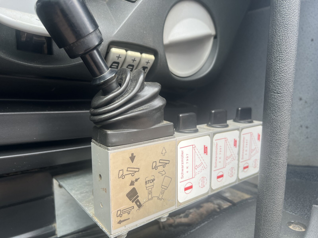 Kippiauto kuorma-auto Mercedes-Benz Actros MP 3, 3241/8x4, Actros MP 3, 3241/8x4, Alukipper Bordmatik, Kli-Ret: kuva Kippiauto kuorma-auto Mercedes-Benz Actros MP 3, 3241/8x4, Actros MP 3, 3241/8x4, Alukipper Bordmatik, Kli-Ret Kippiauto kuorma-auto Mercedes-Benz Actros MP 3, 3241/8x4, Actros MP 3, 3241/8x4, Alukipper Bordmatik, Kli-Ret: kuva Kippiauto kuorma-auto Mercedes-Benz Actros MP 3, 3241/8x4, Actros MP 3, 3241/8x4, Alukipper Bordmatik, Kli-Ret