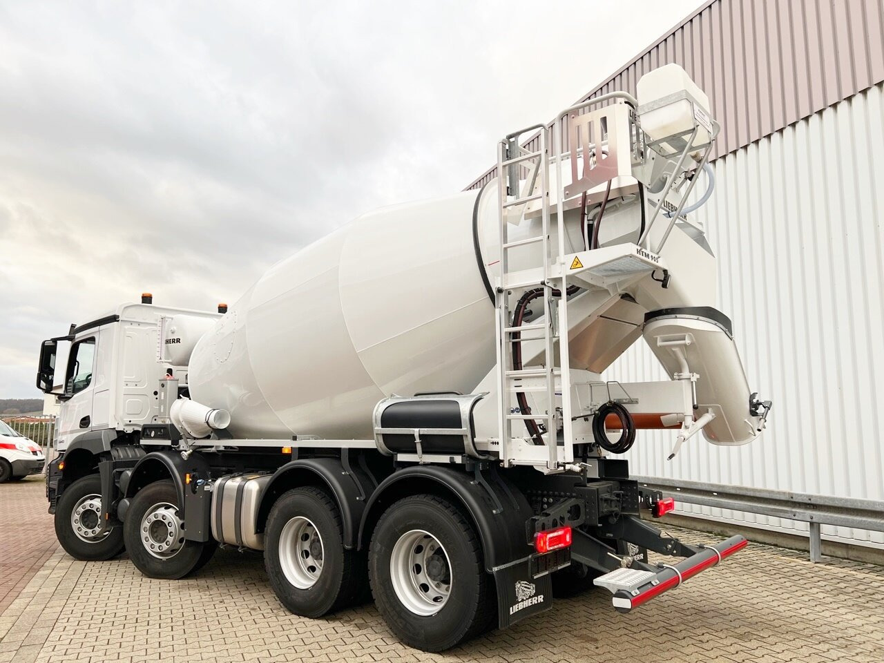 Leasing Mercedes-Benz Arocs 3240 B 8x4/4 Arocs 3240 B 8x4/4, Liebherr HTM 905 Mischer ca. 9m³, Multimedia Cockpit, Navi Mercedes-Benz Arocs 3240 B 8x4/4 Arocs 3240 B 8x4/4, Liebherr HTM 905 Mischer ca. 9m³, Multimedia Cockpit, Navi: kuva Leasing Mercedes-Benz Arocs 3240 B 8x4/4 Arocs 3240 B 8x4/4, Liebherr HTM 905 Mischer ca. 9m³, Multimedia Cockpit, Navi Mercedes-Benz Arocs 3240 B 8x4/4 Arocs 3240 B 8x4/4, Liebherr HTM 905 Mischer ca. 9m³, Multimedia Cockpit, Navi