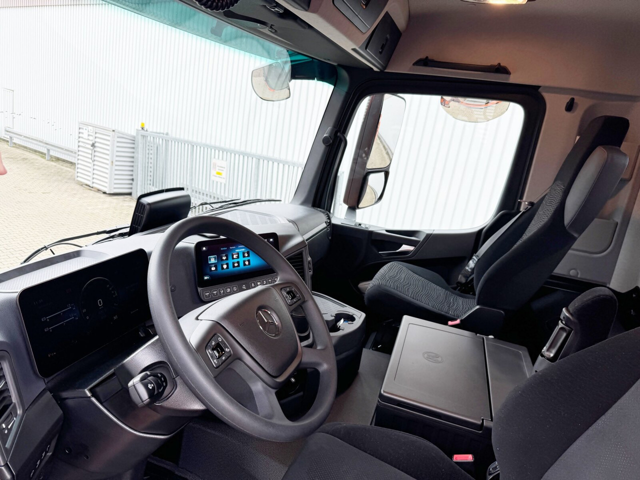 Mercedes-Benz Arocs 3248 K 8x4 Arocs 3248 K 8x4, Navi, Multimedia Cockpit - Kippiauto kuorma-auto: kuva Mercedes-Benz Arocs 3248 K 8x4 Arocs 3248 K 8x4, Navi, Multimedia Cockpit - Kippiauto kuorma-auto Mercedes-Benz Arocs 3248 K 8x4 Arocs 3248 K 8x4, Navi, Multimedia Cockpit - Kippiauto kuorma-auto: kuva Mercedes-Benz Arocs 3248 K 8x4 Arocs 3248 K 8x4, Navi, Multimedia Cockpit - Kippiauto kuorma-auto