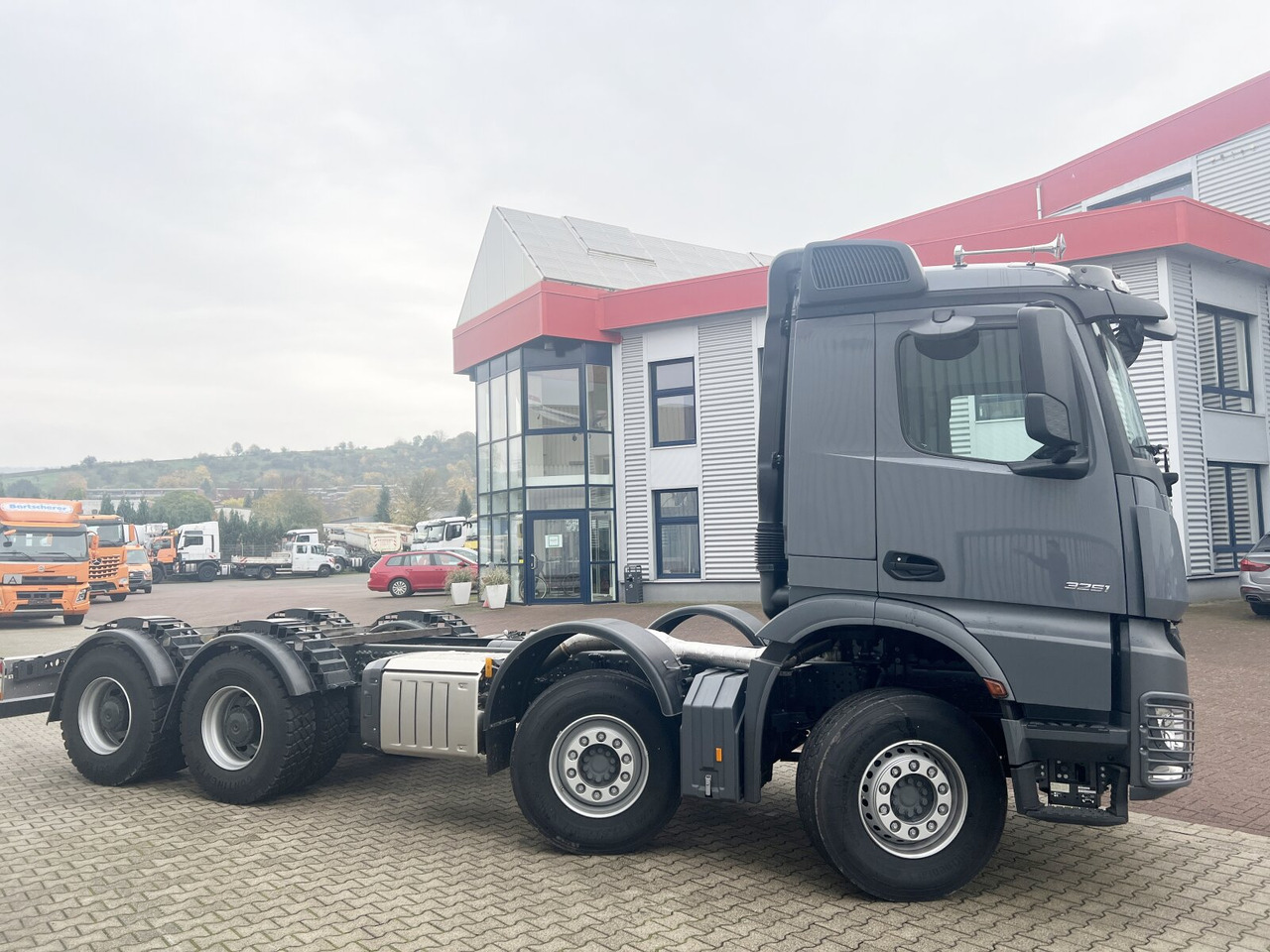Uusi Koukkulava kuorma-auto Mercedes-Benz Arocs 3251 L 8x4/4 Arocs 3251 L 8x4/4, Motorabtrieb: kuva Uusi Koukkulava kuorma-auto Mercedes-Benz Arocs 3251 L 8x4/4 Arocs 3251 L 8x4/4, Motorabtrieb