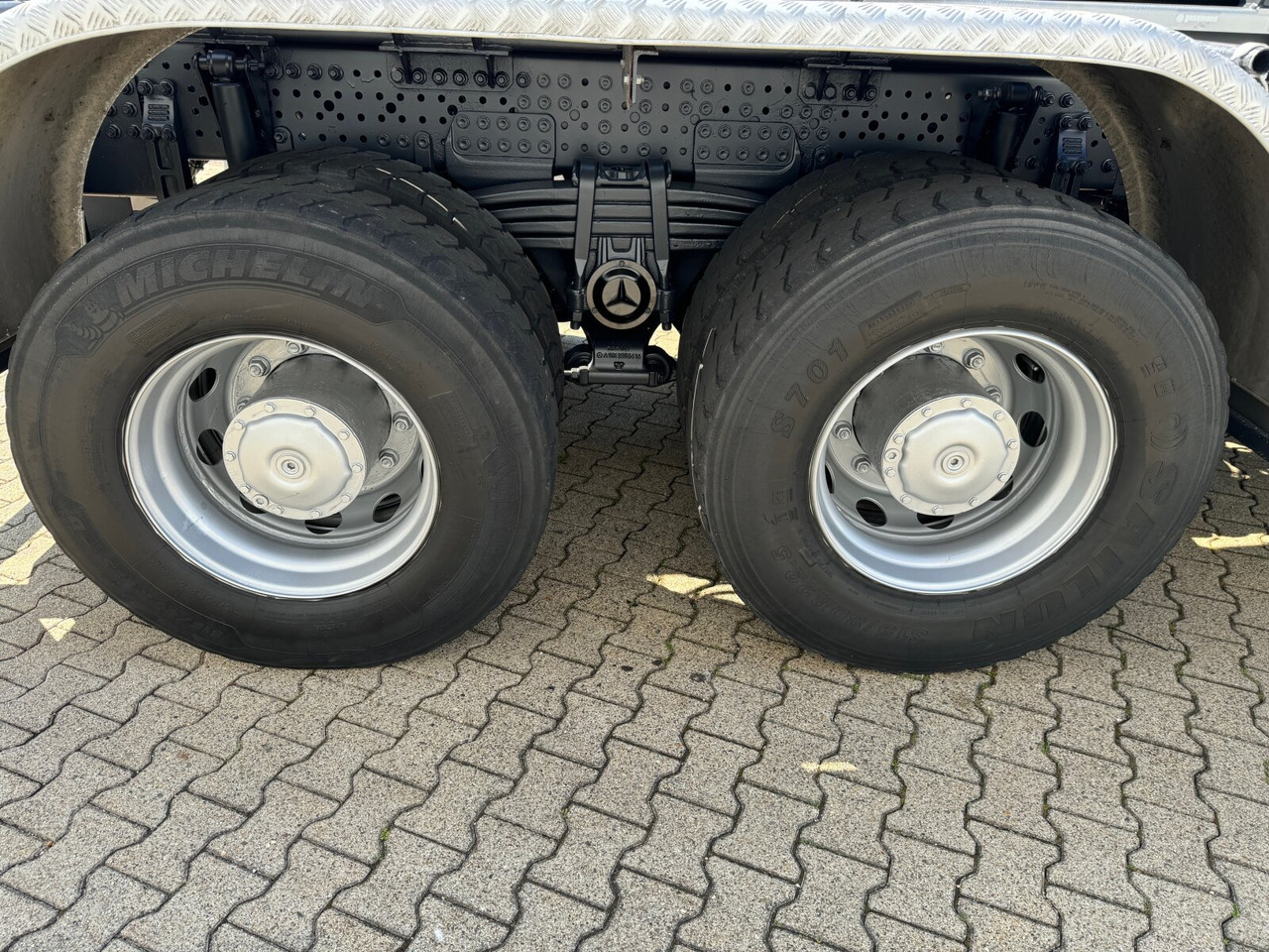 Leasing Mercedes-Benz Arocs 3351 AK 6x6 Arocs 3351 AK 6x6, Retarder, Navi, Grounder Mercedes-Benz Arocs 3351 AK 6x6 Arocs 3351 AK 6x6, Retarder, Navi, Grounder: kuva Leasing Mercedes-Benz Arocs 3351 AK 6x6 Arocs 3351 AK 6x6, Retarder, Navi, Grounder Mercedes-Benz Arocs 3351 AK 6x6 Arocs 3351 AK 6x6, Retarder, Navi, Grounder